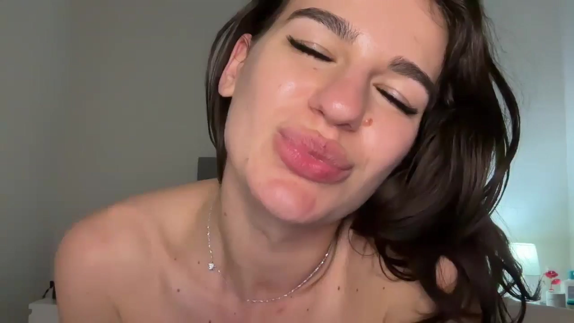 Gallery image thumbnail from Mary1One's myfreecams stream on, 02/19/2026, 22:55 image 16 of 20