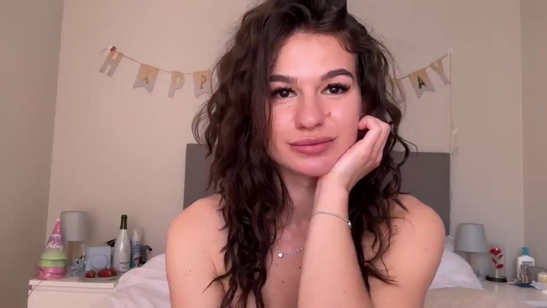 Gallery image thumbnail from Mary1One's myfreecams stream on, 03/11/2026, 15:13 image 7 of 20