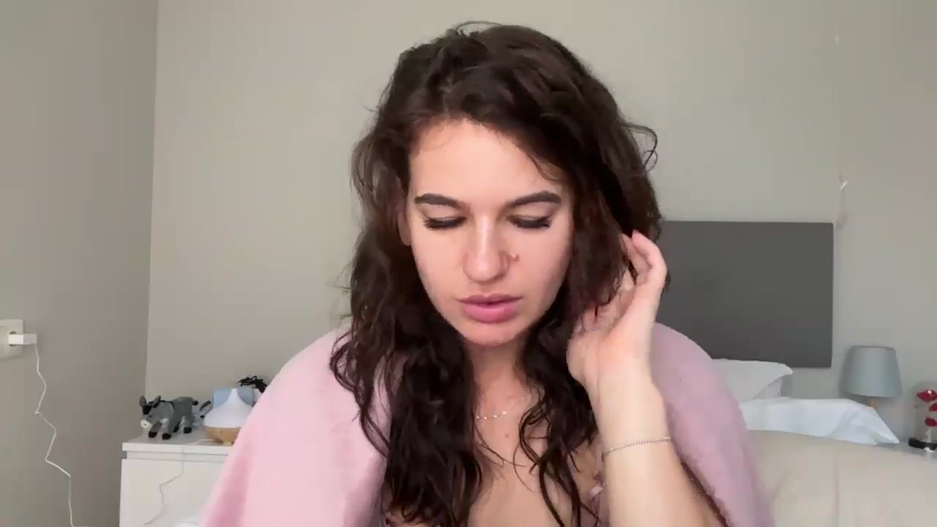 Gallery image thumbnail from Mary1One's myfreecams stream on, 03/21/2026, 17:34 image 12 of 20