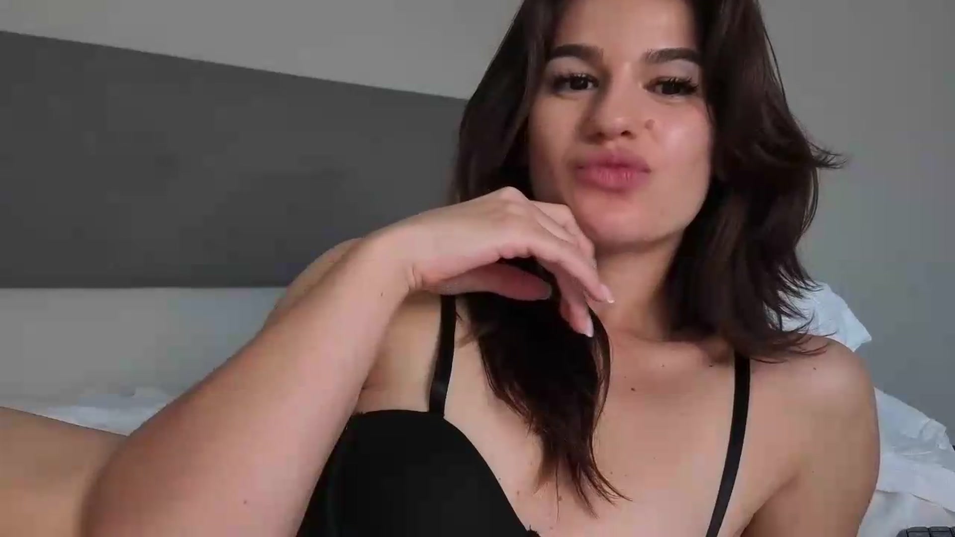 Gallery image thumbnail from Mary1One's myfreecams stream on, 06/05/2026, 19:33 image 10 of 20