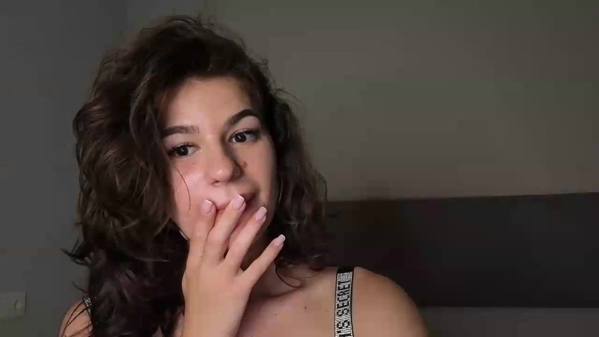 Gallery image thumbnail from Mary1One's myfreecams stream on, 06/08/2026, 20:01 image 18 of 20