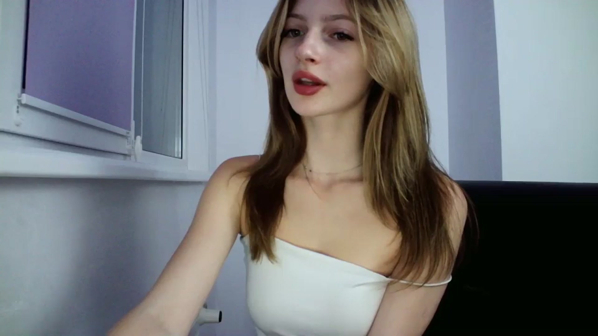Gallery image thumbnail from MaryCoup's myfreecams stream on, 10/24/2023, 17:11 image 14 of 20