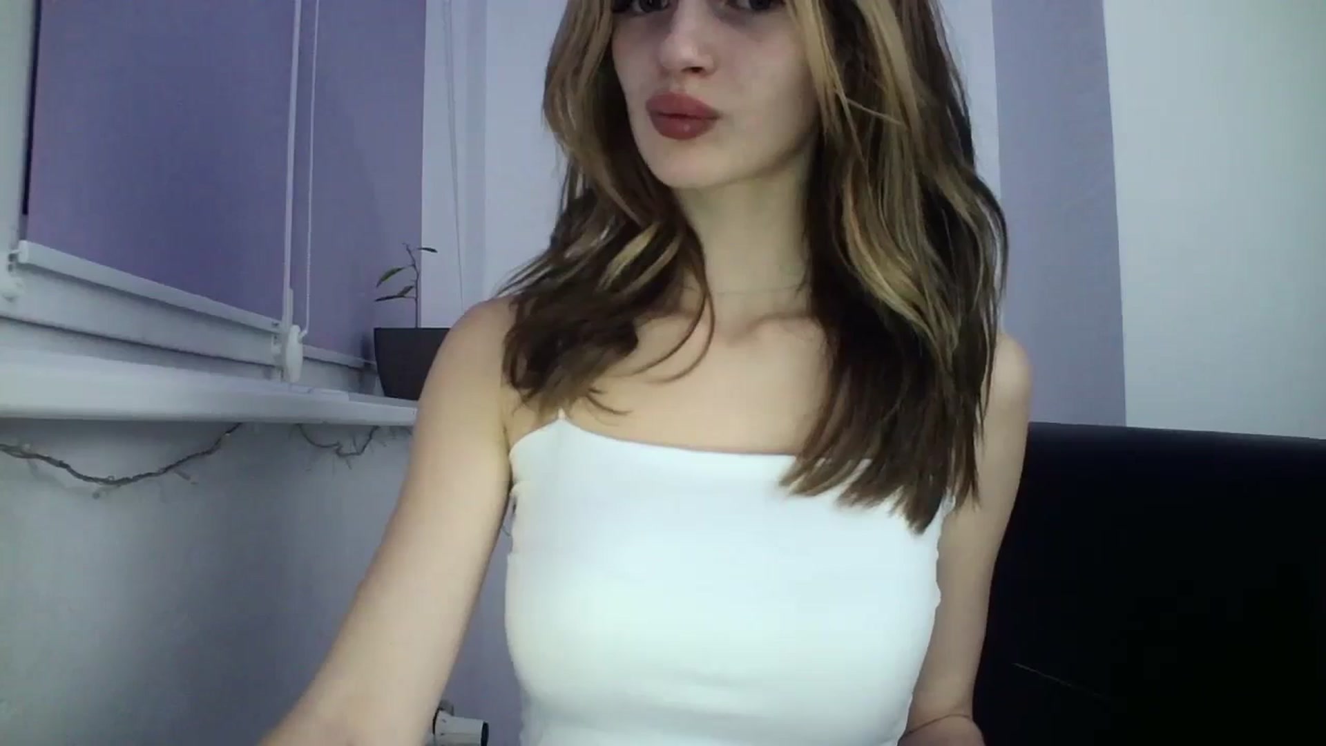 Gallery image thumbnail from MaryCoup's myfreecams stream on, 12/28/2023, 16:10 image 18 of 20