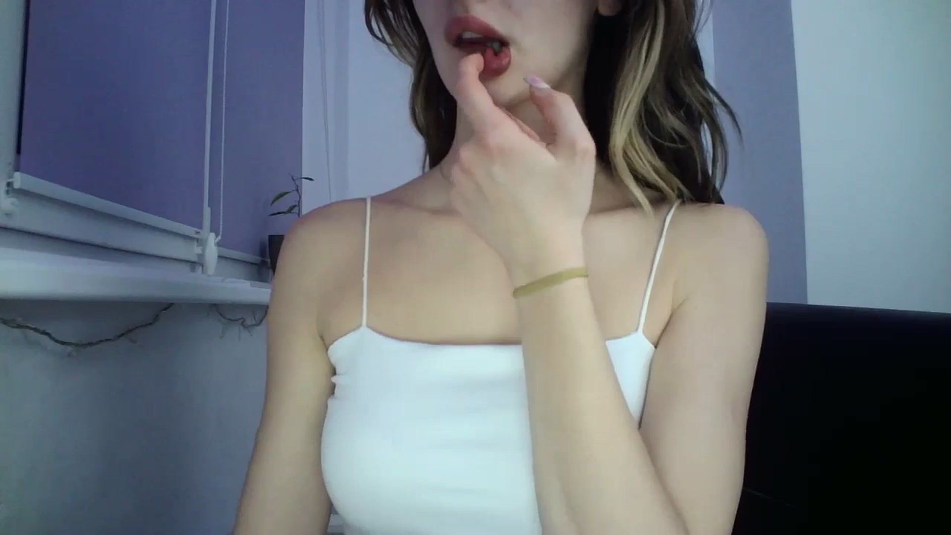 Gallery image thumbnail from MaryCoup's myfreecams stream on, 12/28/2023, 18:24 image 16 of 20