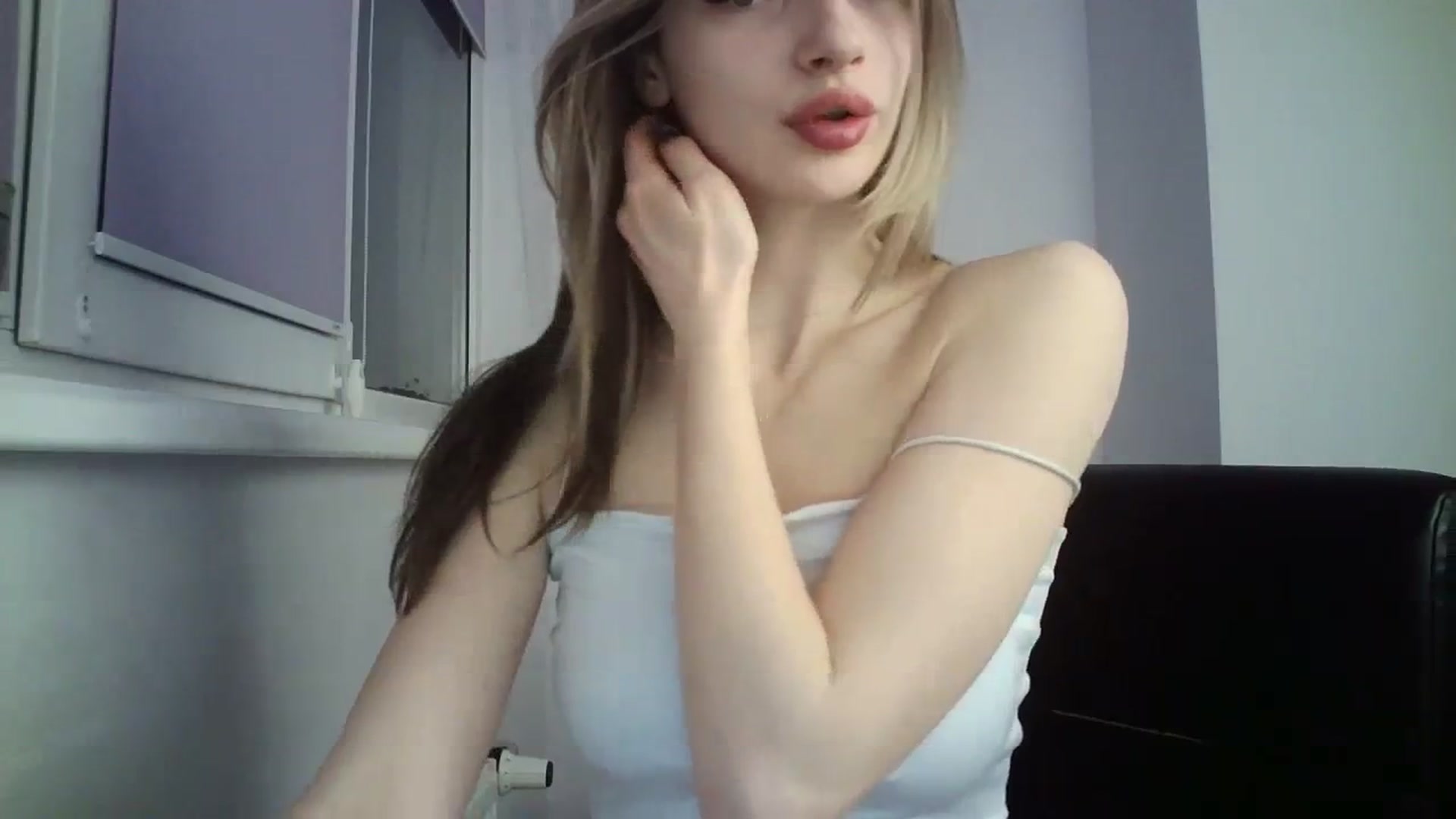 Gallery image thumbnail from MaryCoup's myfreecams stream on, 03/08/2024, 21:58 image 10 of 20