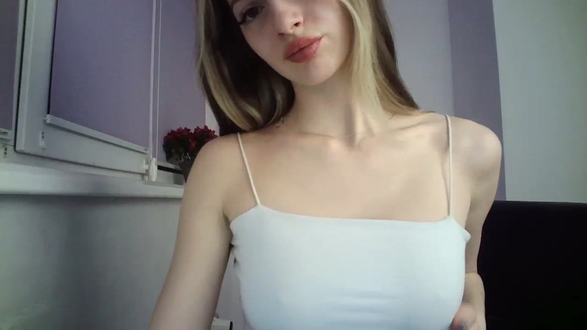 Gallery image thumbnail from MaryCoup's myfreecams stream on, 03/19/2024, 17:38 image 6 of 20