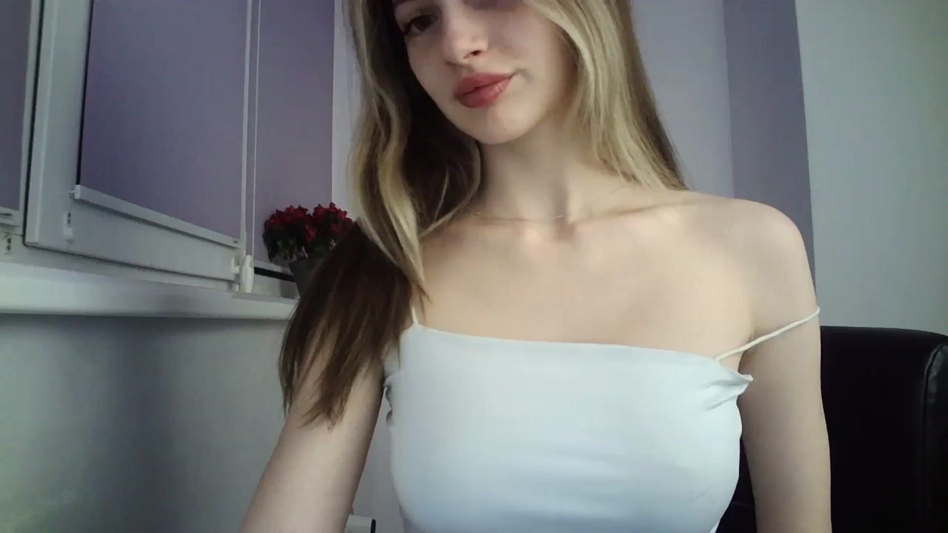 Gallery image thumbnail from MaryCoup's myfreecams stream on, 03/19/2024, 17:38 image 8 of 20