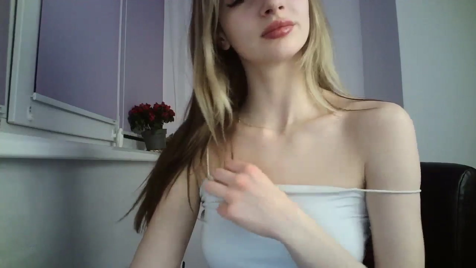 Gallery image thumbnail from MaryCoup's myfreecams stream on, 03/19/2024, 17:38 image 18 of 20