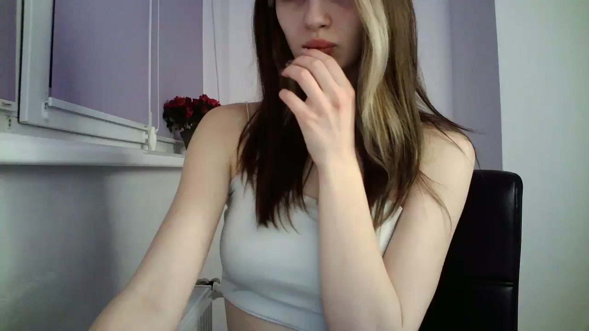 Gallery image thumbnail from MaryCoup's myfreecams stream on, 03/25/2024, 19:08 image 18 of 20