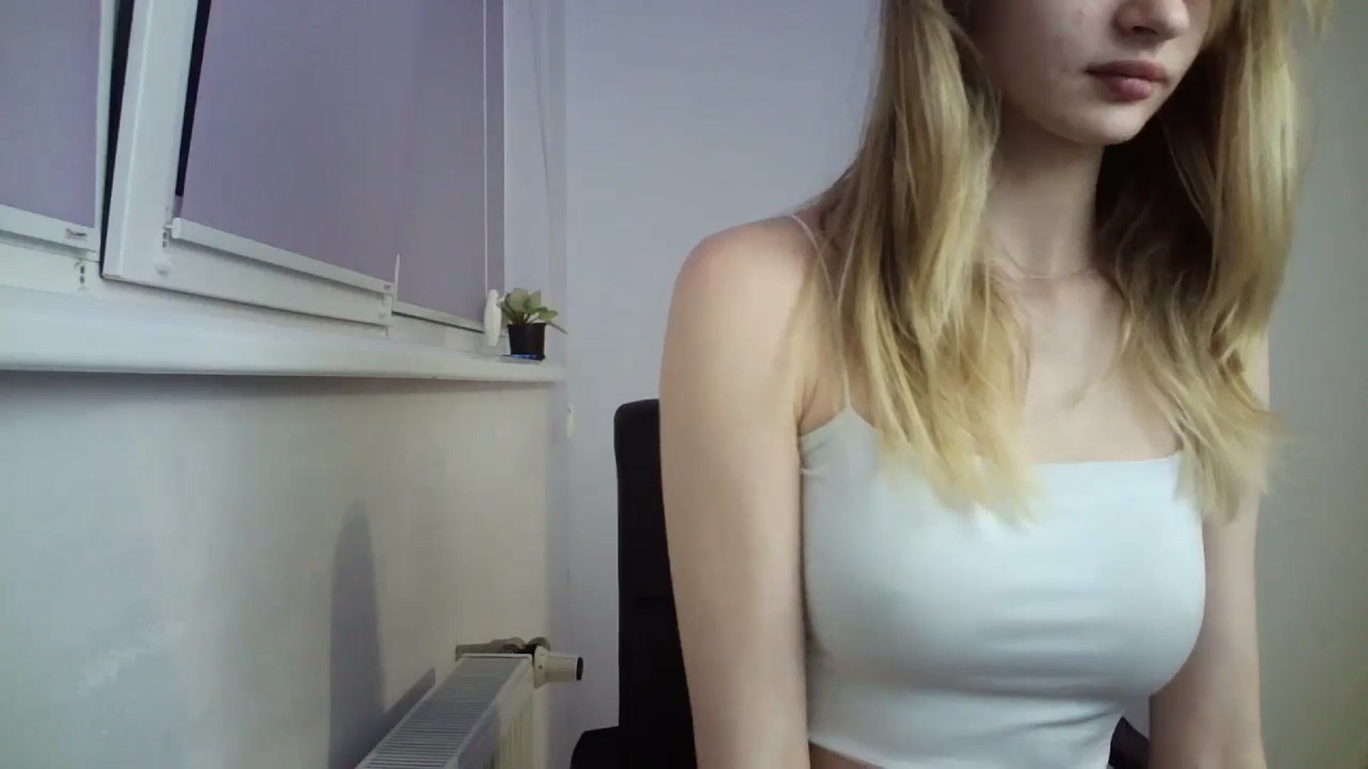 Gallery image thumbnail from MaryCoup's myfreecams stream on, 05/28/2024, 21:29 image 6 of 20