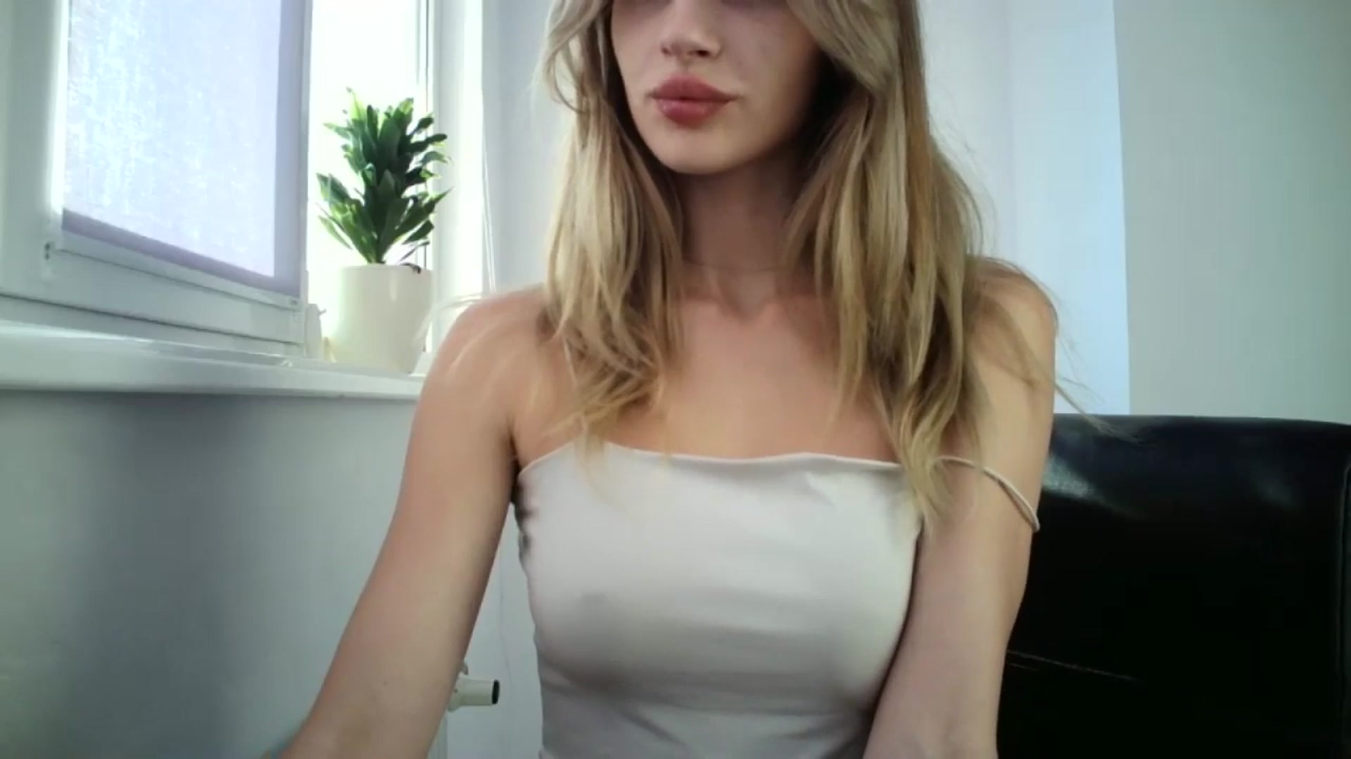 Gallery image thumbnail from MaryCoup's myfreecams stream on, 08/12/2024, 15:40 image 12 of 20