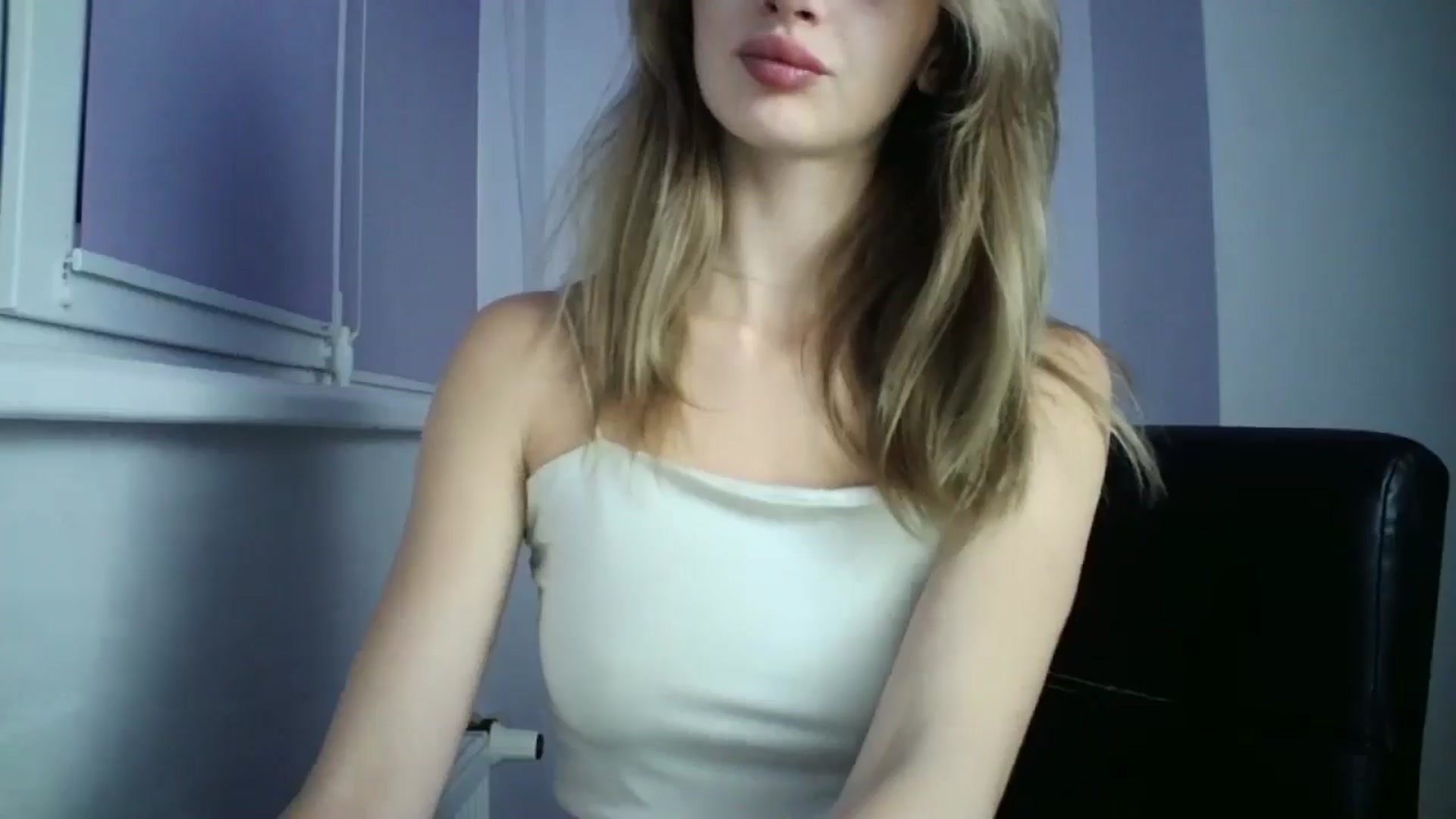 Gallery image thumbnail from MaryCoup's myfreecams stream on, 09/19/2024, 23:25 image 12 of 20