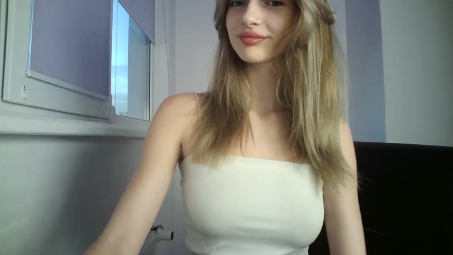 Gallery image thumbnail from MaryCoup's myfreecams stream on, 10/08/2024, 15:51 image 12 of 20