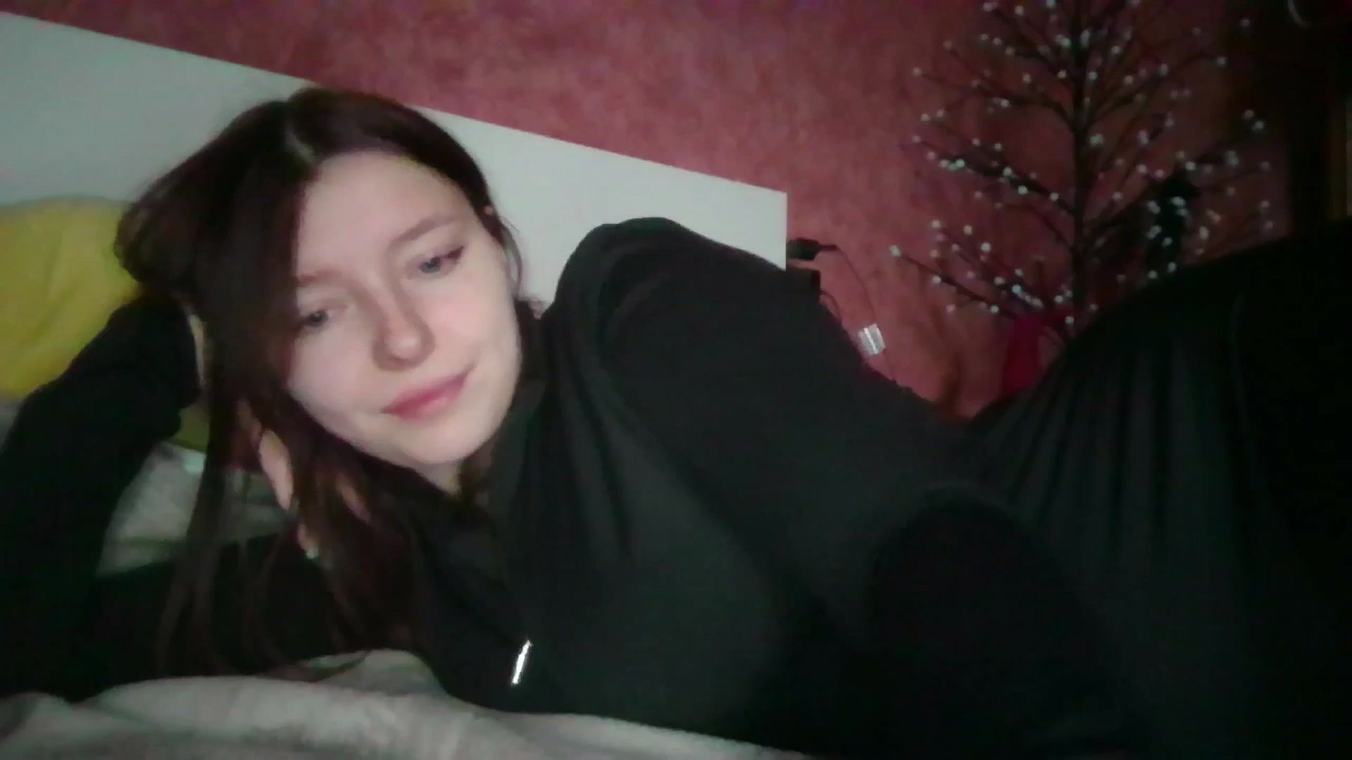 Gallery image thumbnail from MaryCut's myfreecams stream on, 12/22/2025, 12:51 image 15 of 20