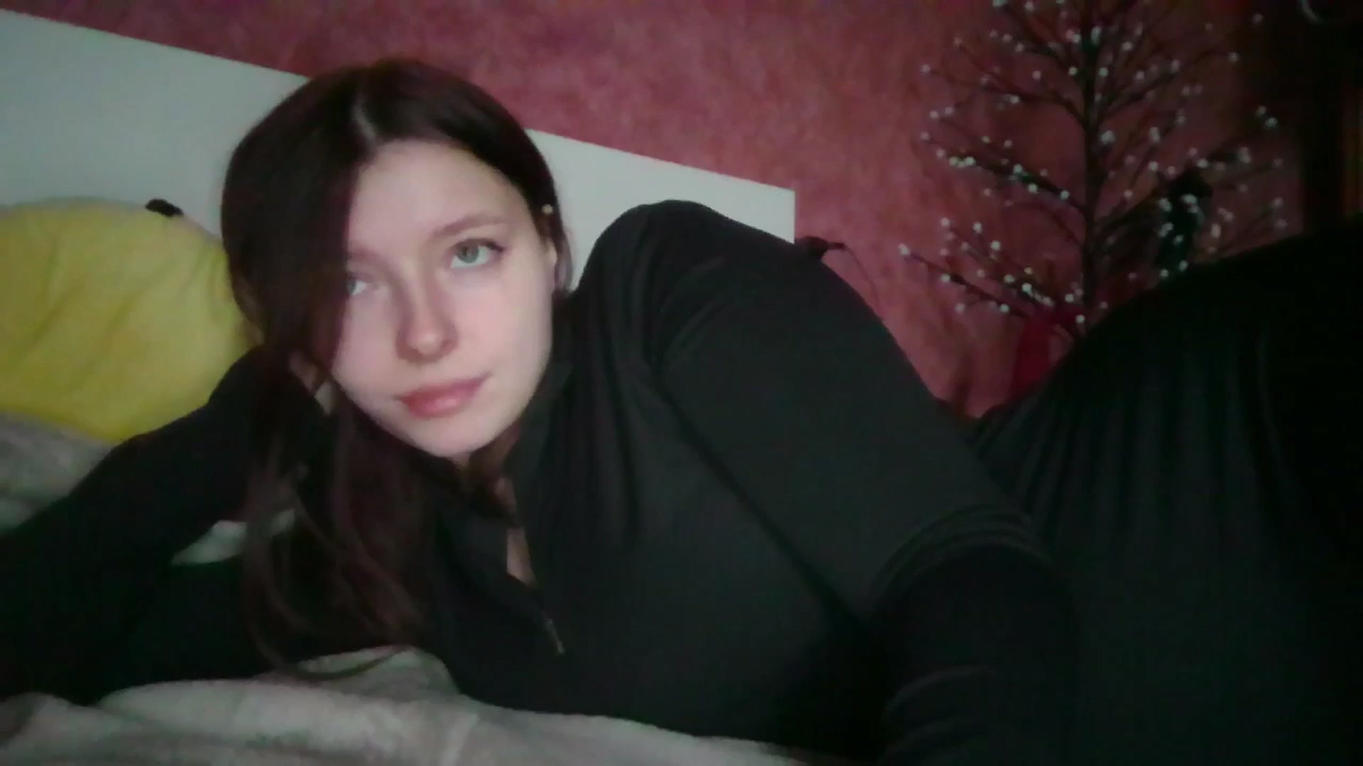 Gallery image thumbnail from MaryCut's myfreecams stream on, 12/22/2025, 12:51 image 12 of 20