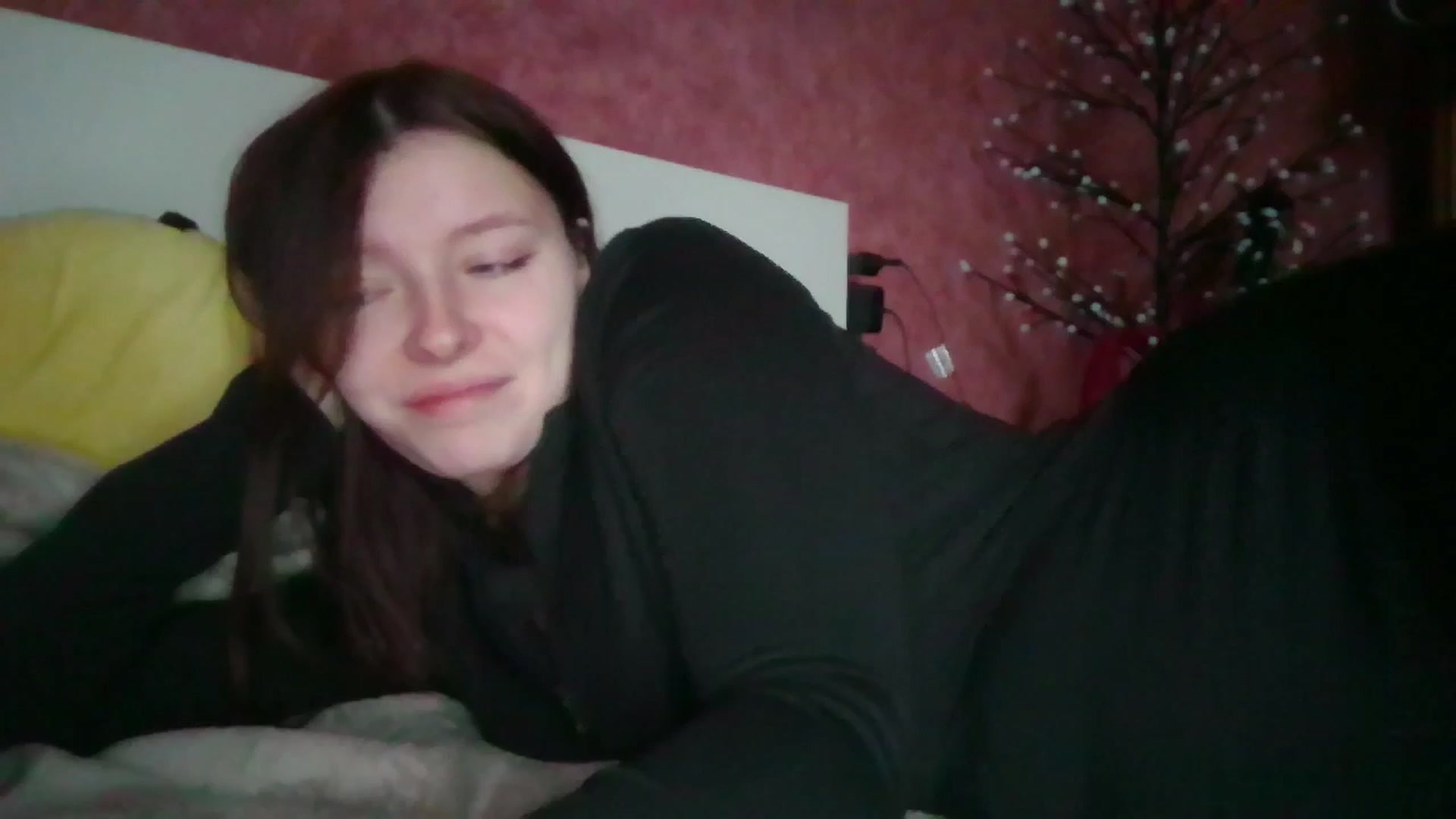 Gallery image thumbnail from MaryCut's myfreecams stream on, 12/22/2025, 12:51 image 14 of 20