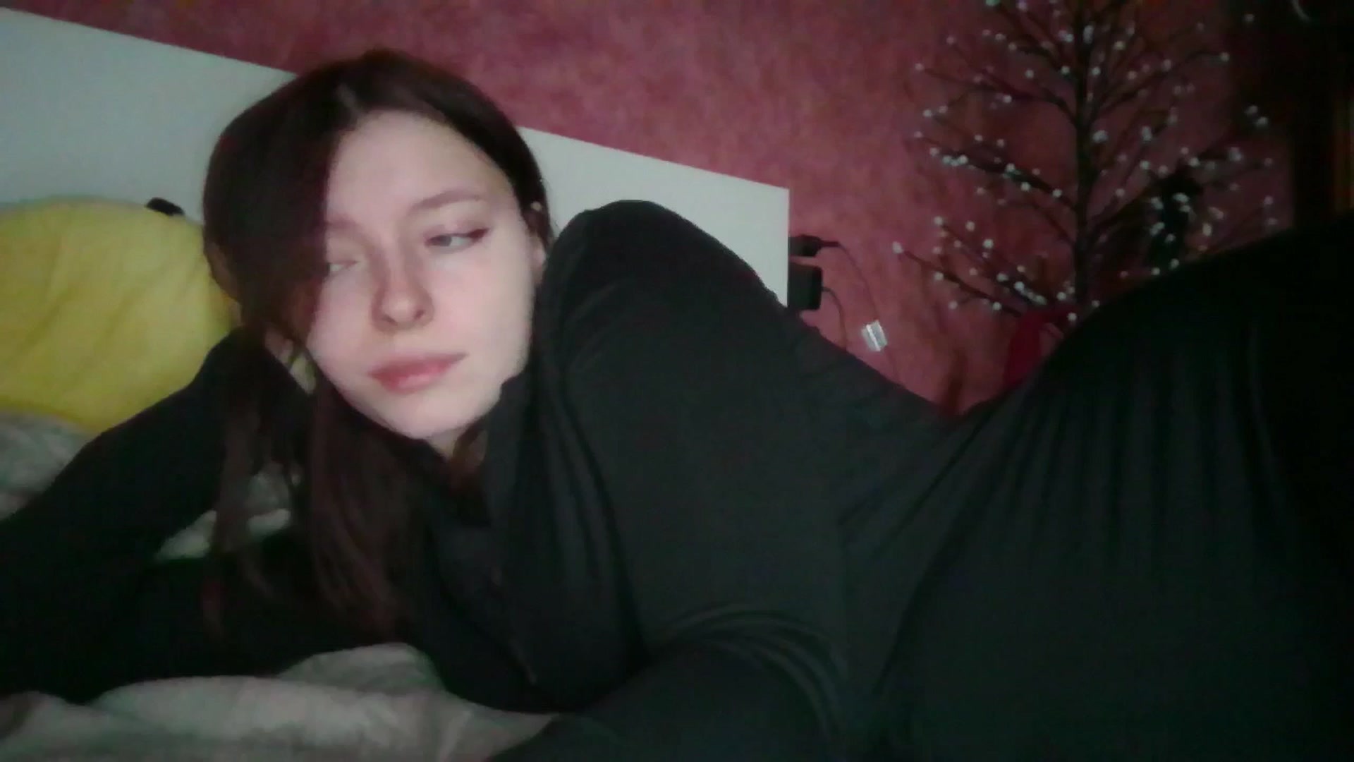 Gallery image thumbnail from MaryCut's myfreecams stream on, 12/22/2025, 12:51 image 13 of 20