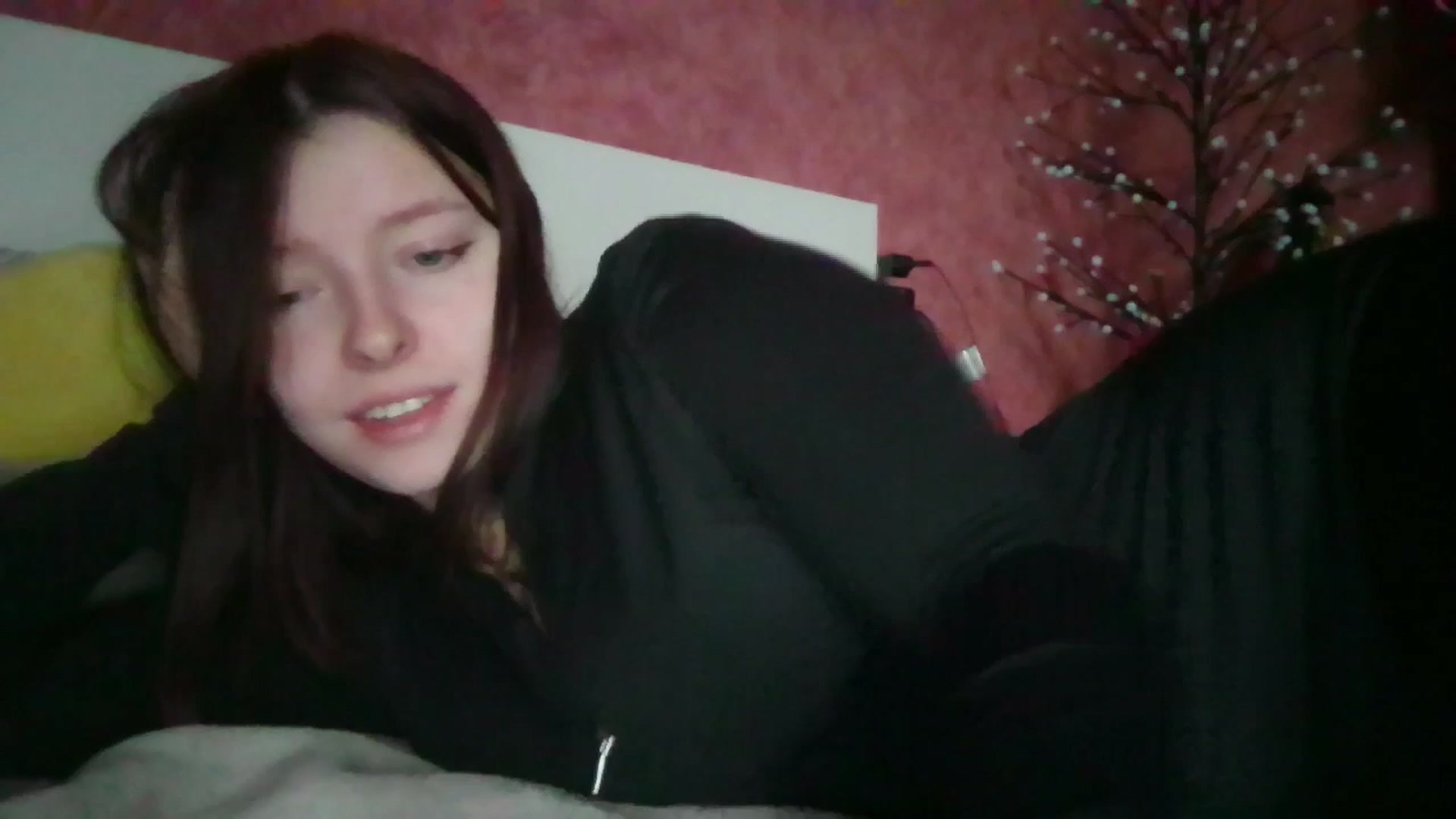 Gallery image thumbnail from MaryCut's myfreecams stream on, 12/22/2025, 12:51 image 1 of 20