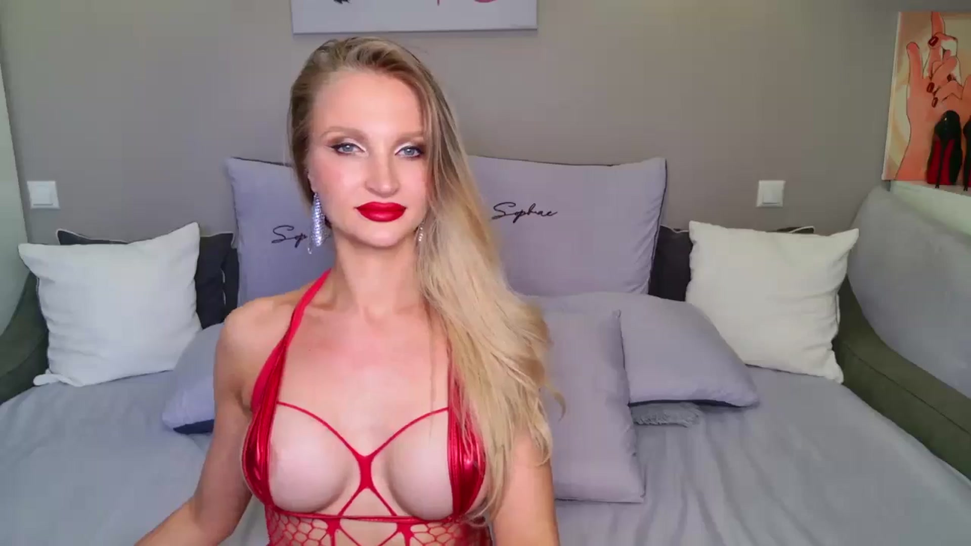 Gallery image thumbnail from MaryLight's myfreecams stream on, 05/13/2025, 24:22 image 13 of 20