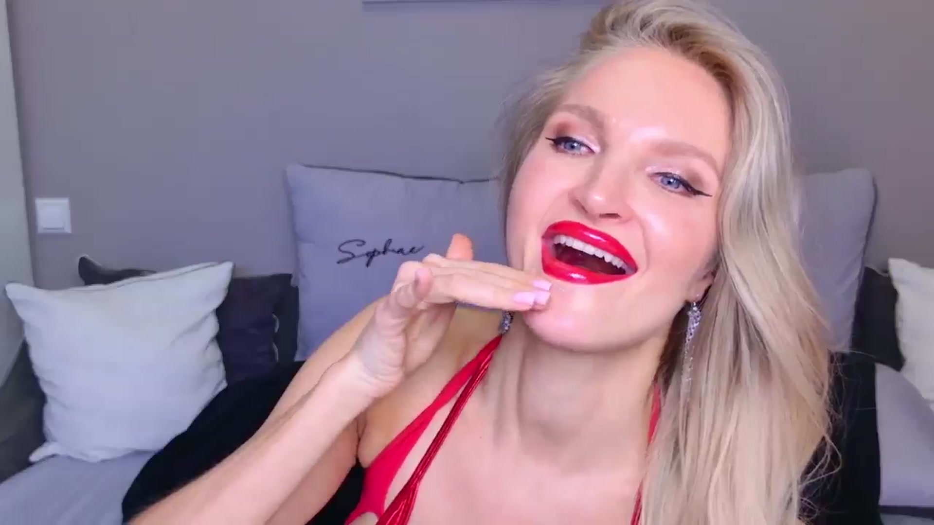 Gallery image thumbnail from MaryLight's myfreecams stream on, 05/27/2025, 15:34 image 8 of 20