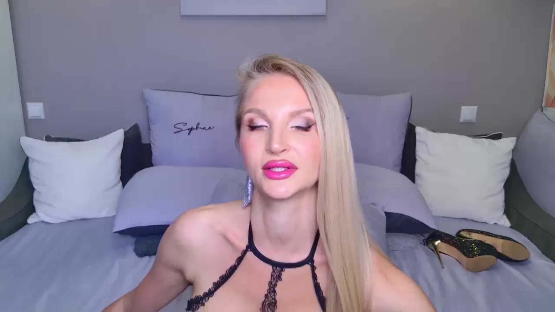 Gallery image thumbnail from MaryLight's myfreecams stream on, 07/02/2025, 03:57 image 12 of 20