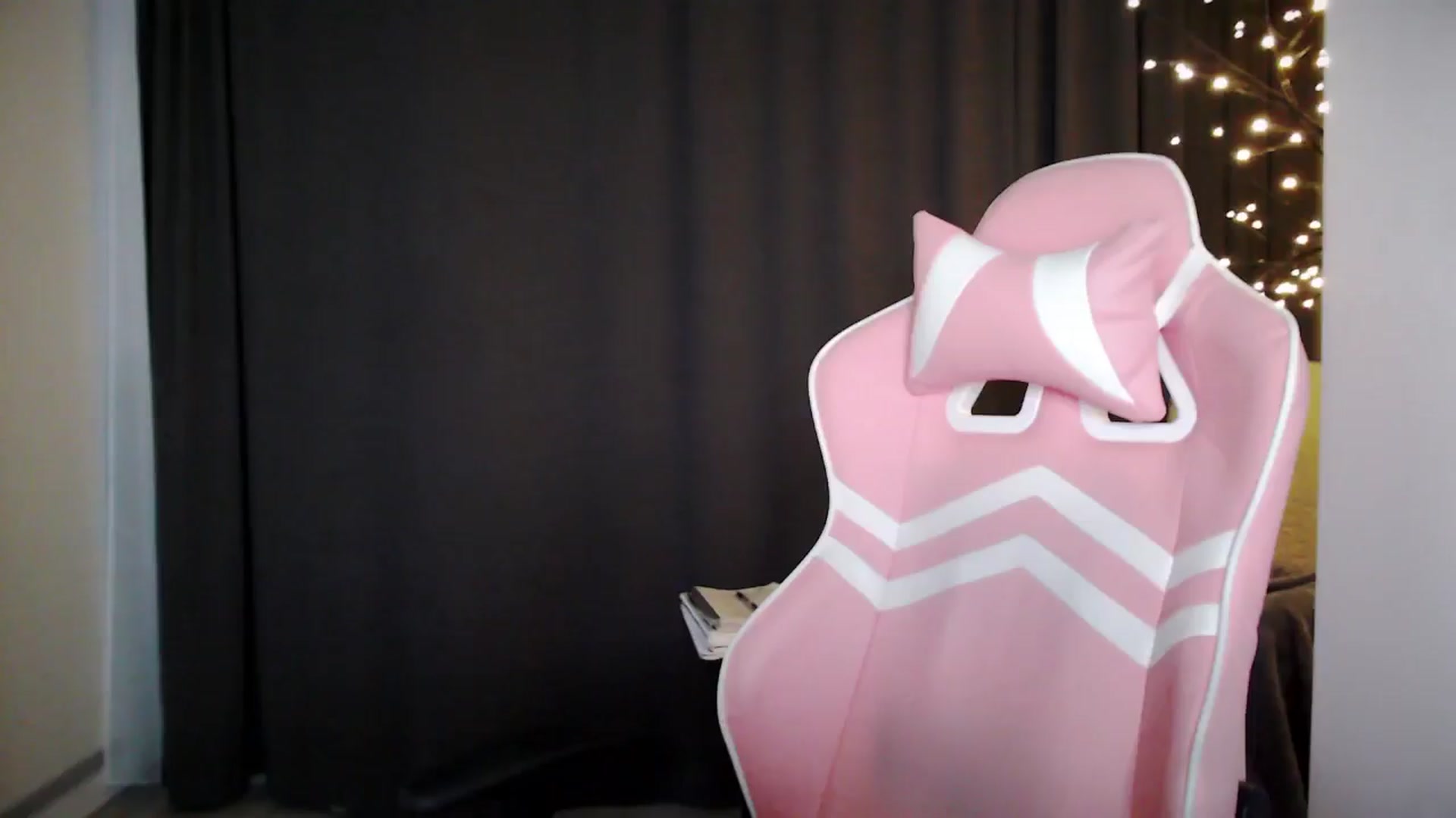 Gallery image thumbnail from MaryMe_'s myfreecams stream on, 08/03/2024, 24:30 image 16 of 20