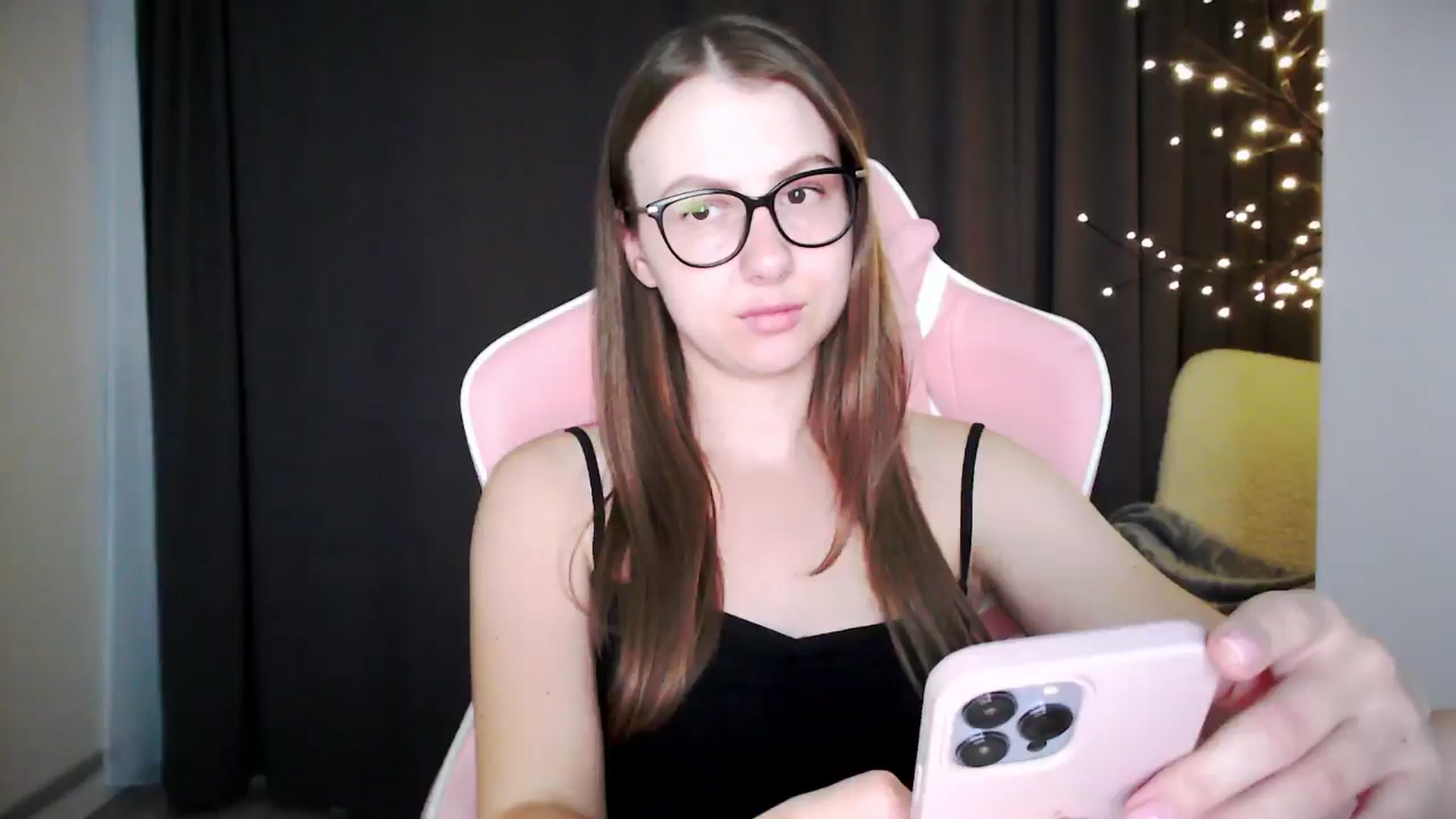 Gallery image thumbnail from MaryMe_'s myfreecams stream on, 08/03/2024, 24:30 image 14 of 20