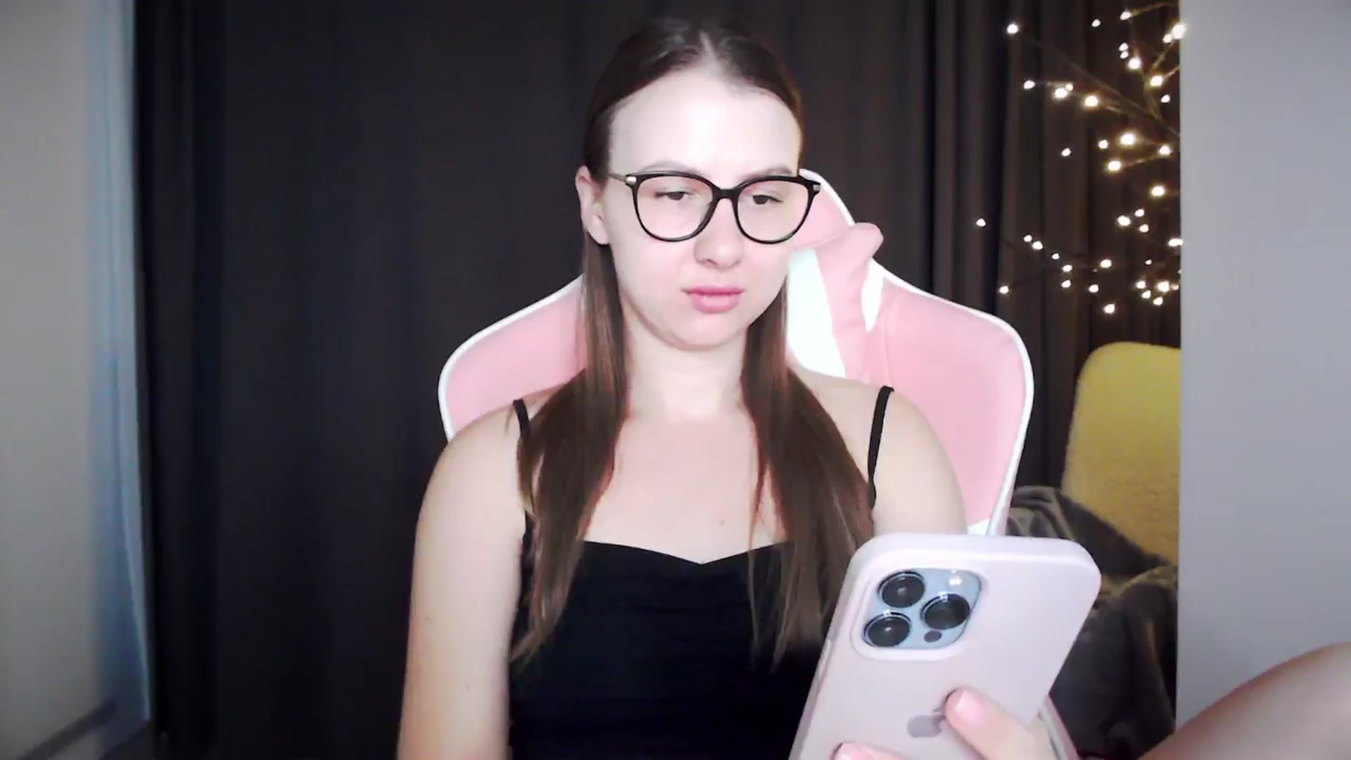 Gallery image thumbnail from MaryMe_'s myfreecams stream on, 08/04/2024, 01:03 image 17 of 20