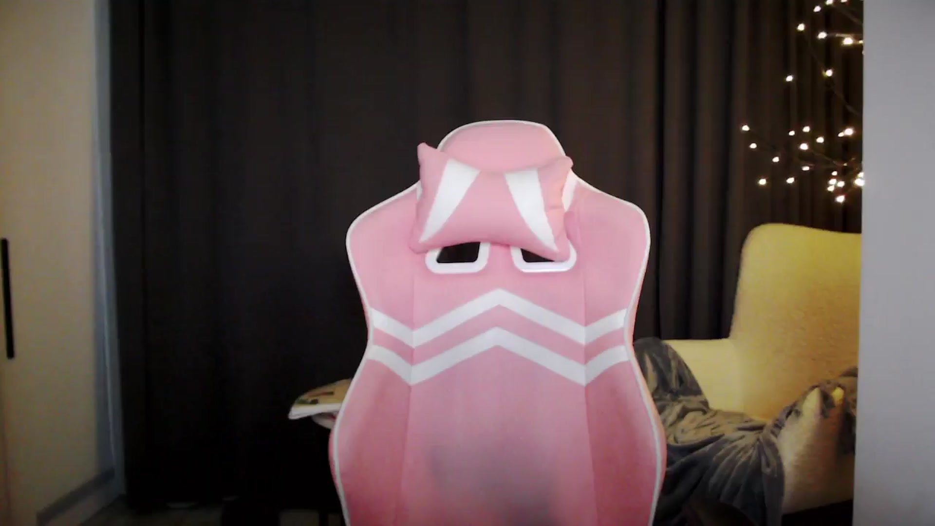 Gallery image thumbnail from MaryMe_'s myfreecams stream on, 08/16/2024, 24:20 image 17 of 20