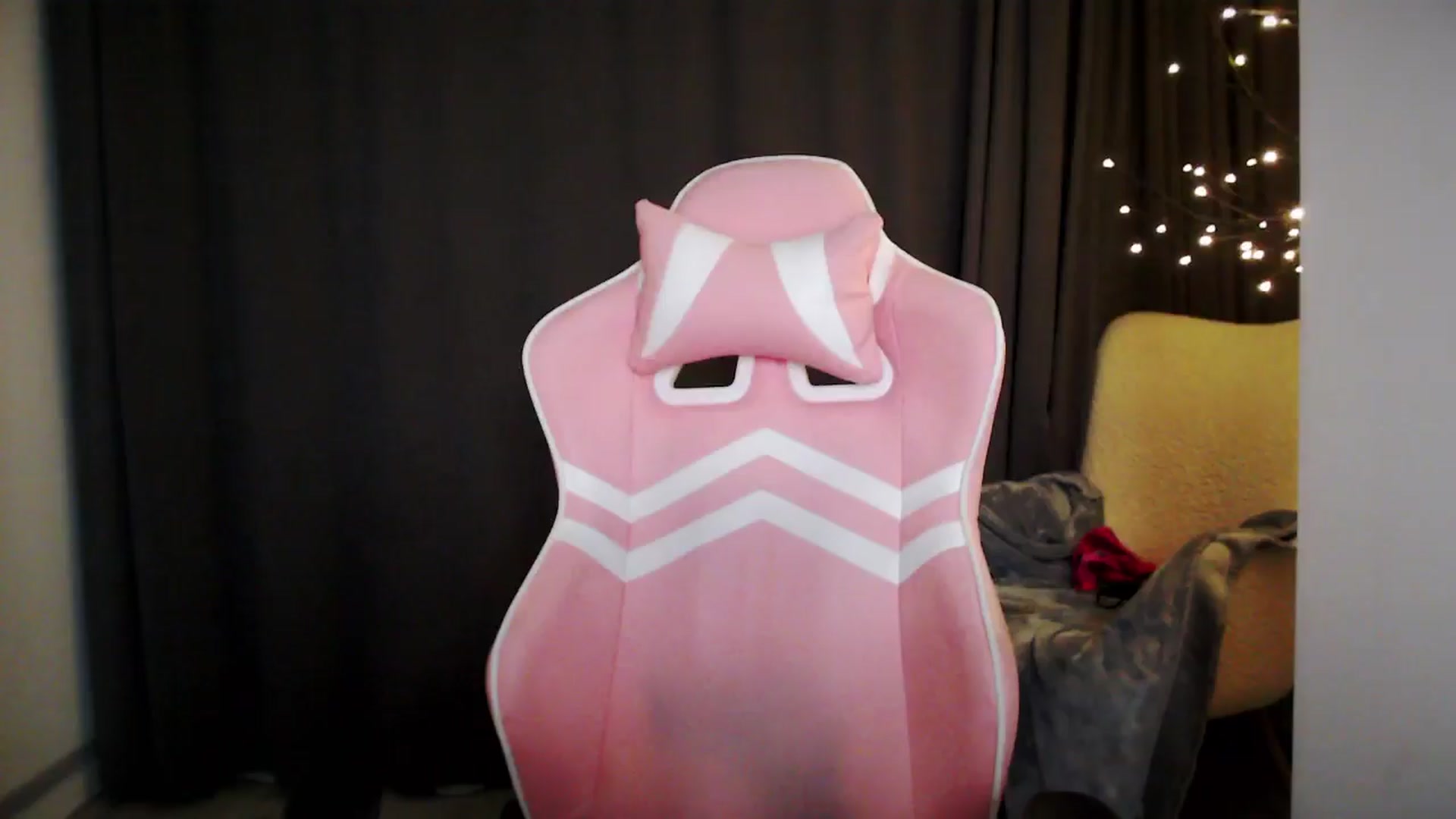 Gallery image thumbnail from MaryMe_'s myfreecams stream on, 09/08/2024, 02:09 image 15 of 20