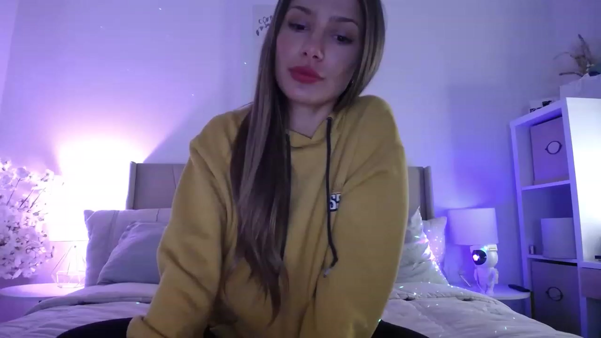 Gallery image thumbnail from MaryNewM's myfreecams stream on, 04/27/2023, 06:22 image 5 of 20