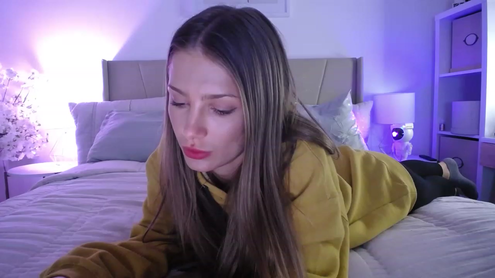 Gallery image thumbnail from MaryNewM's myfreecams stream on, 04/27/2023, 06:22 image 4 of 20