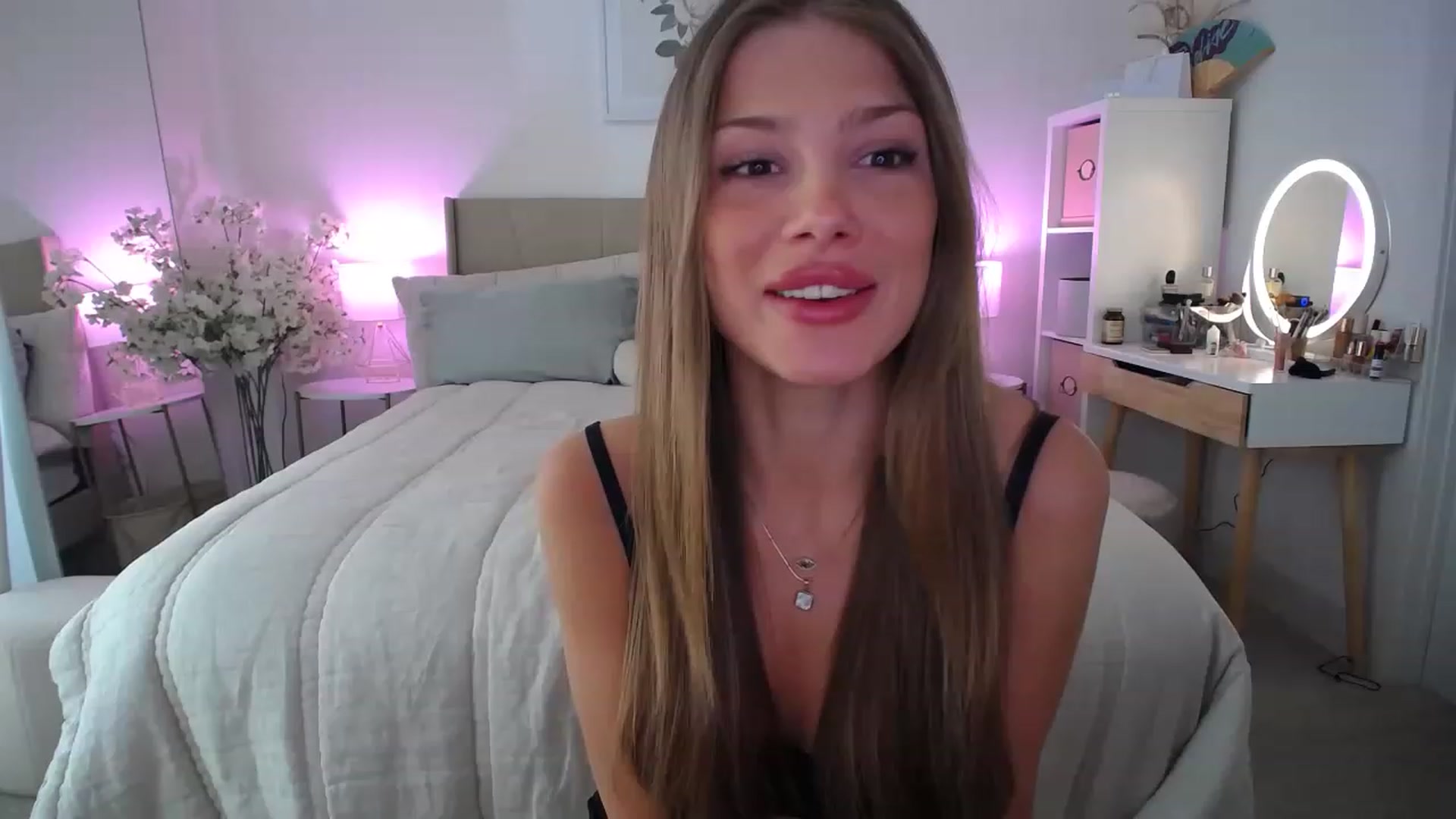 Gallery image thumbnail from MaryNewM's myfreecams stream on, 05/04/2023, 24:12 image 3 of 20