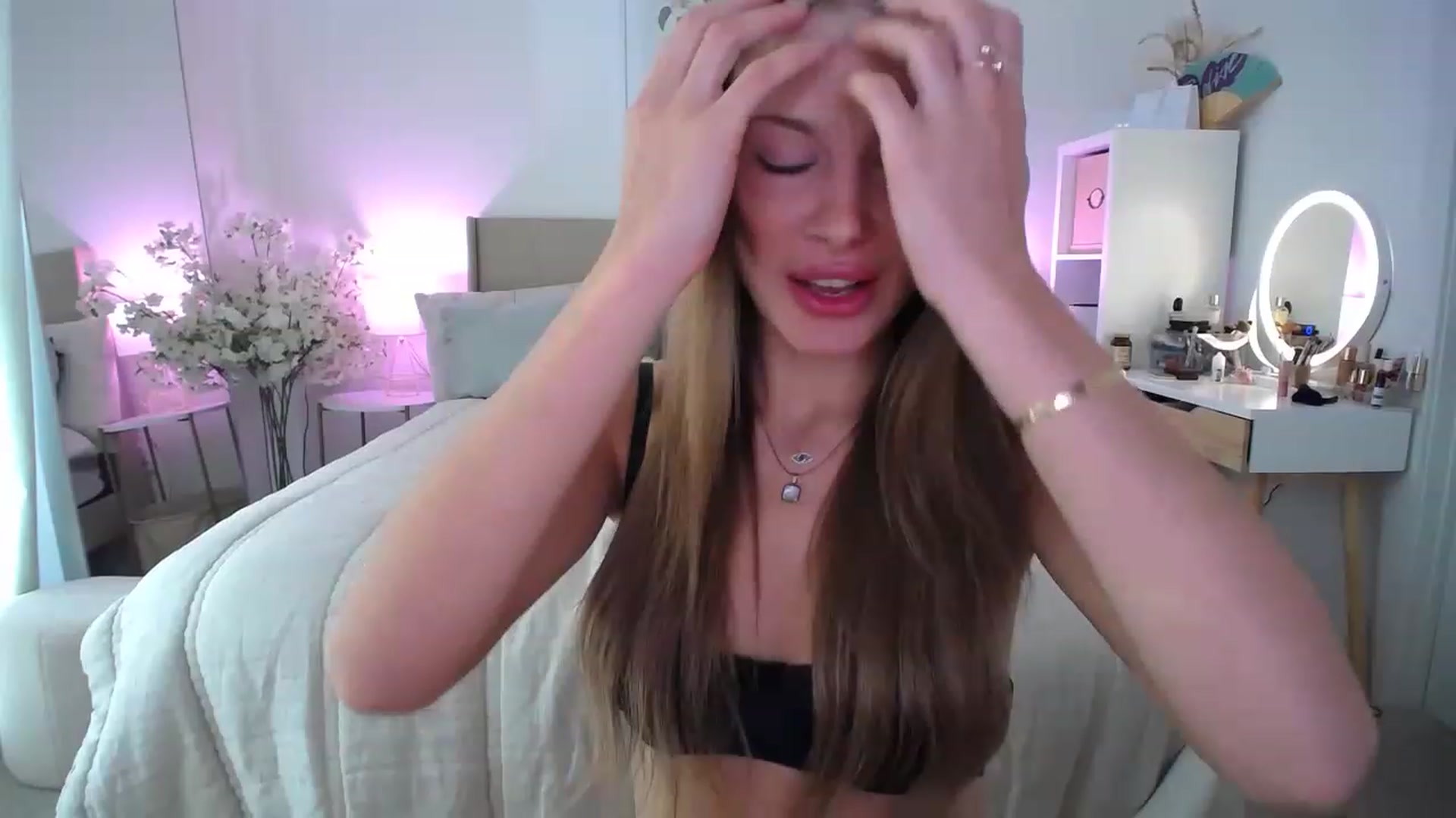 Gallery image thumbnail from MaryNewM's myfreecams stream on, 05/04/2023, 24:12 image 15 of 20