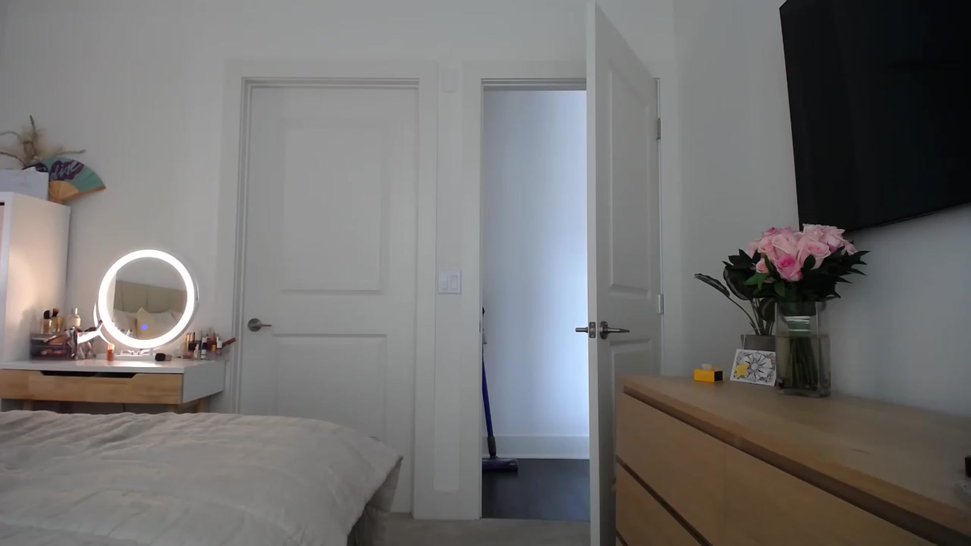 Gallery image thumbnail from MaryNewM's myfreecams stream on, 06/06/2023, 23:45 image 13 of 20