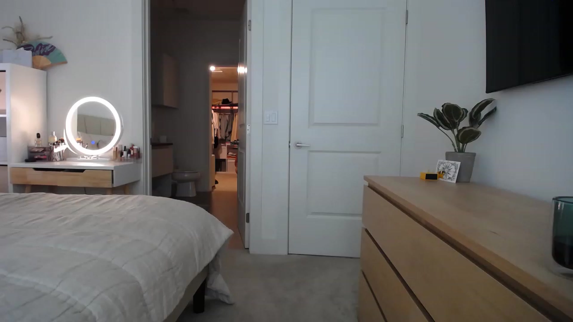 Gallery image thumbnail from MaryNewM's myfreecams stream on, 06/14/2023, 21:47 image 15 of 20