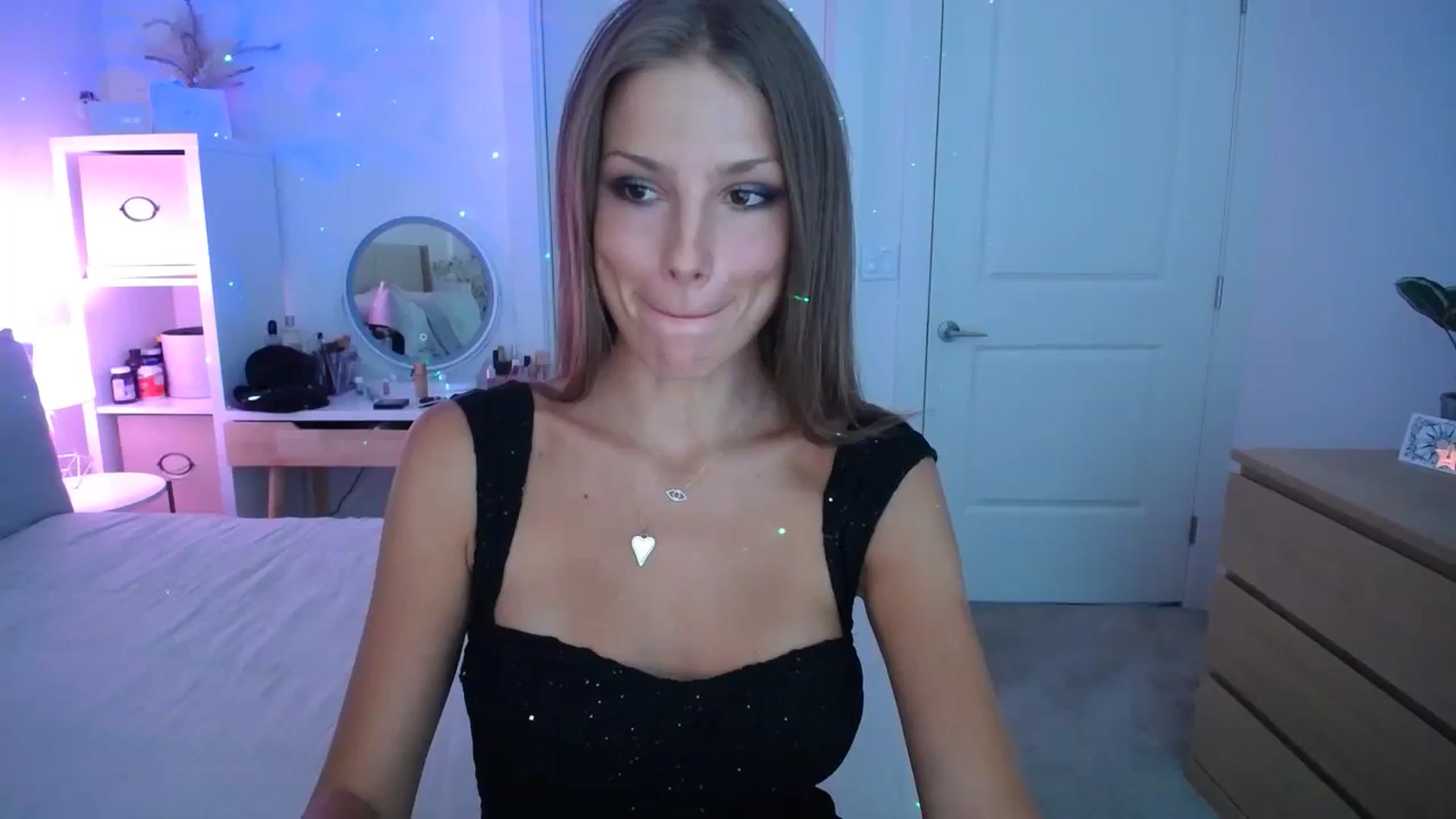 Gallery image thumbnail from MaryNewM's myfreecams stream on, 08/19/2023, 02:50 image 1 of 20