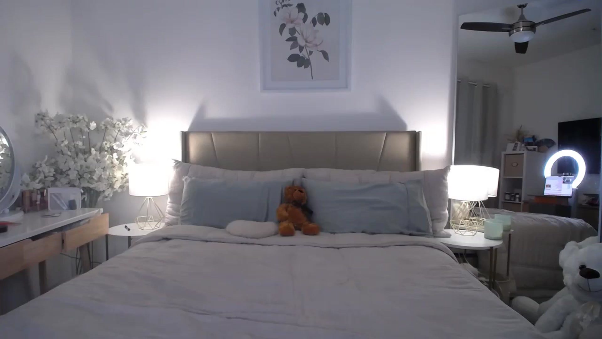 Gallery image thumbnail from MaryNewM's myfreecams stream on, 10/04/2023, 01:59 image 18 of 20