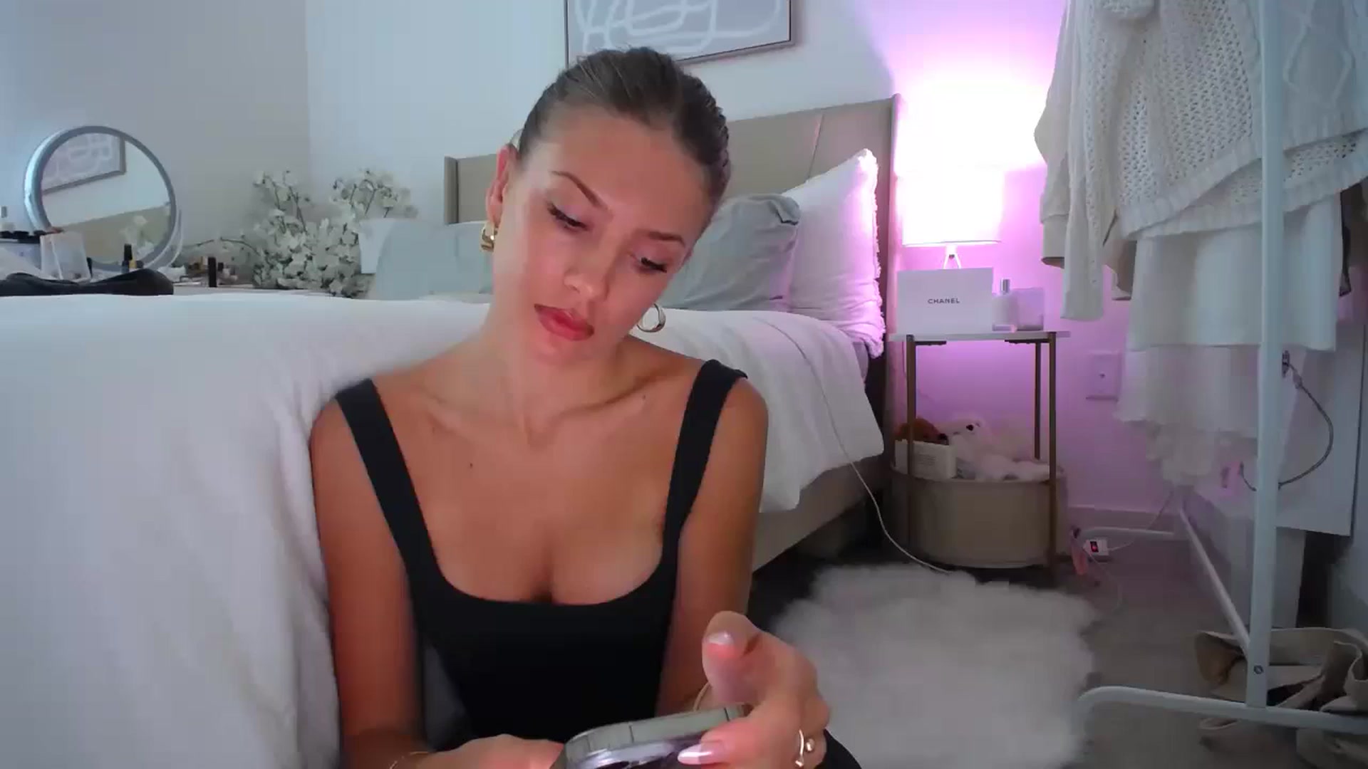 Gallery image thumbnail from MaryNewM's myfreecams stream on, 10/19/2023, 20:52 image 20 of 20