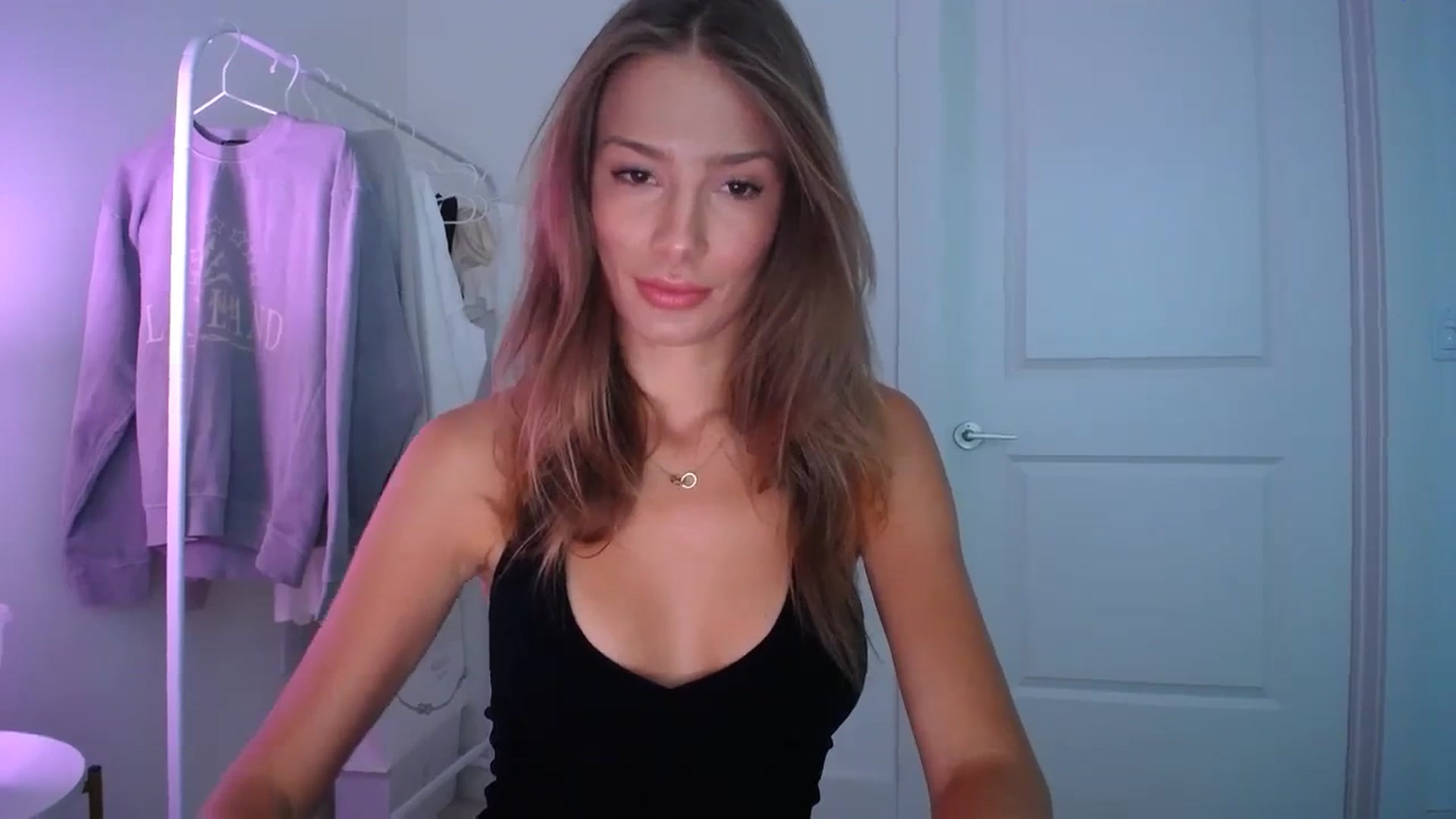 Gallery image thumbnail from MaryNewM's myfreecams stream on, 11/02/2023, 24:01 image 15 of 20