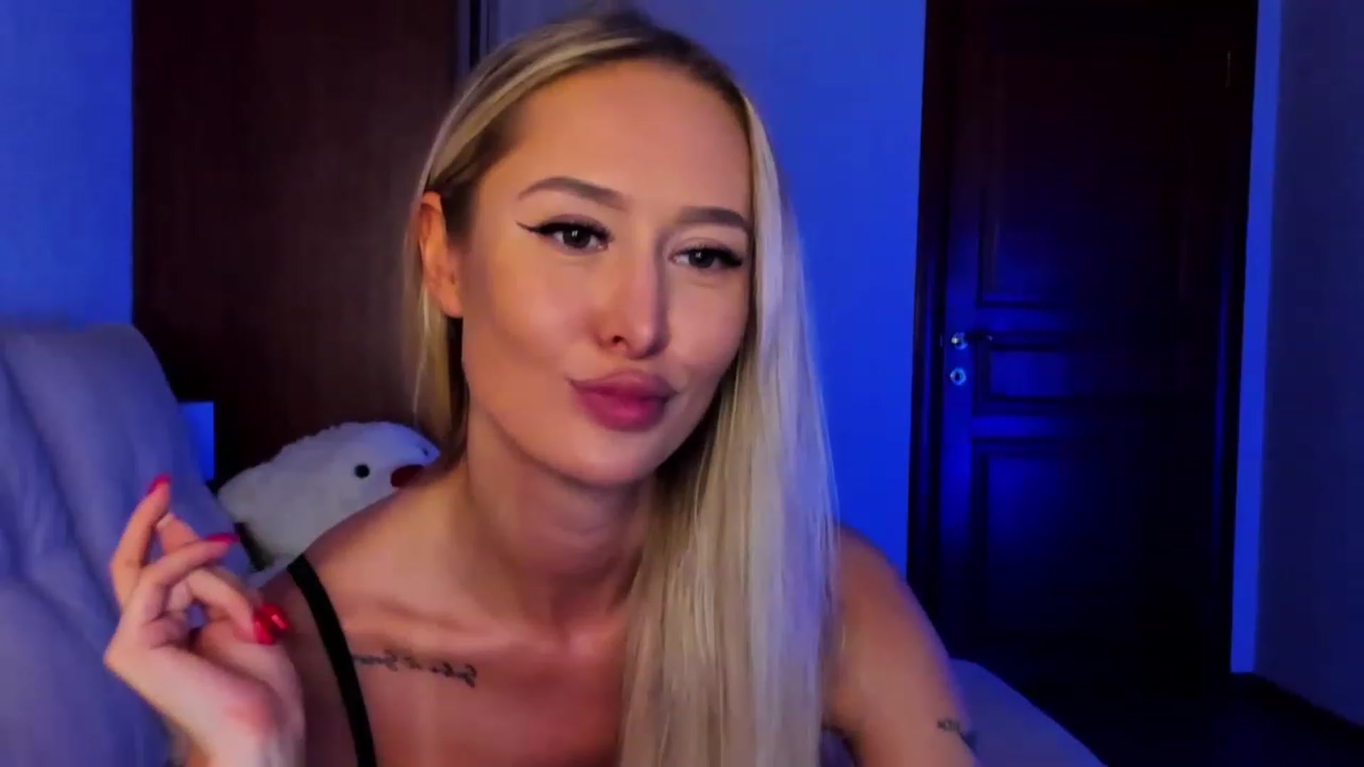 Gallery image thumbnail from MarySweety_'s myfreecams stream on, 06/19/2023, 07:04 image 12 of 20