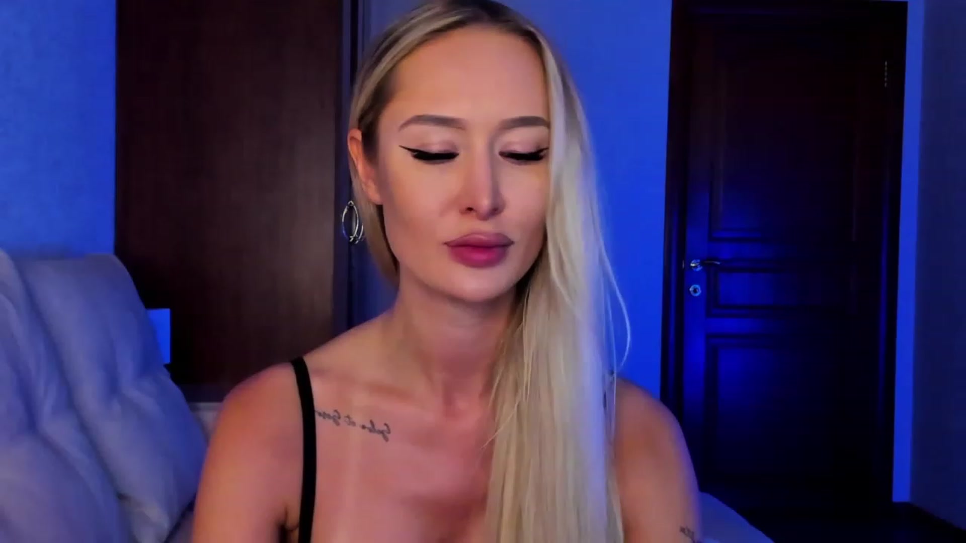 Gallery image thumbnail from MarySweety_'s myfreecams stream on, 06/19/2023, 07:04 image 5 of 20