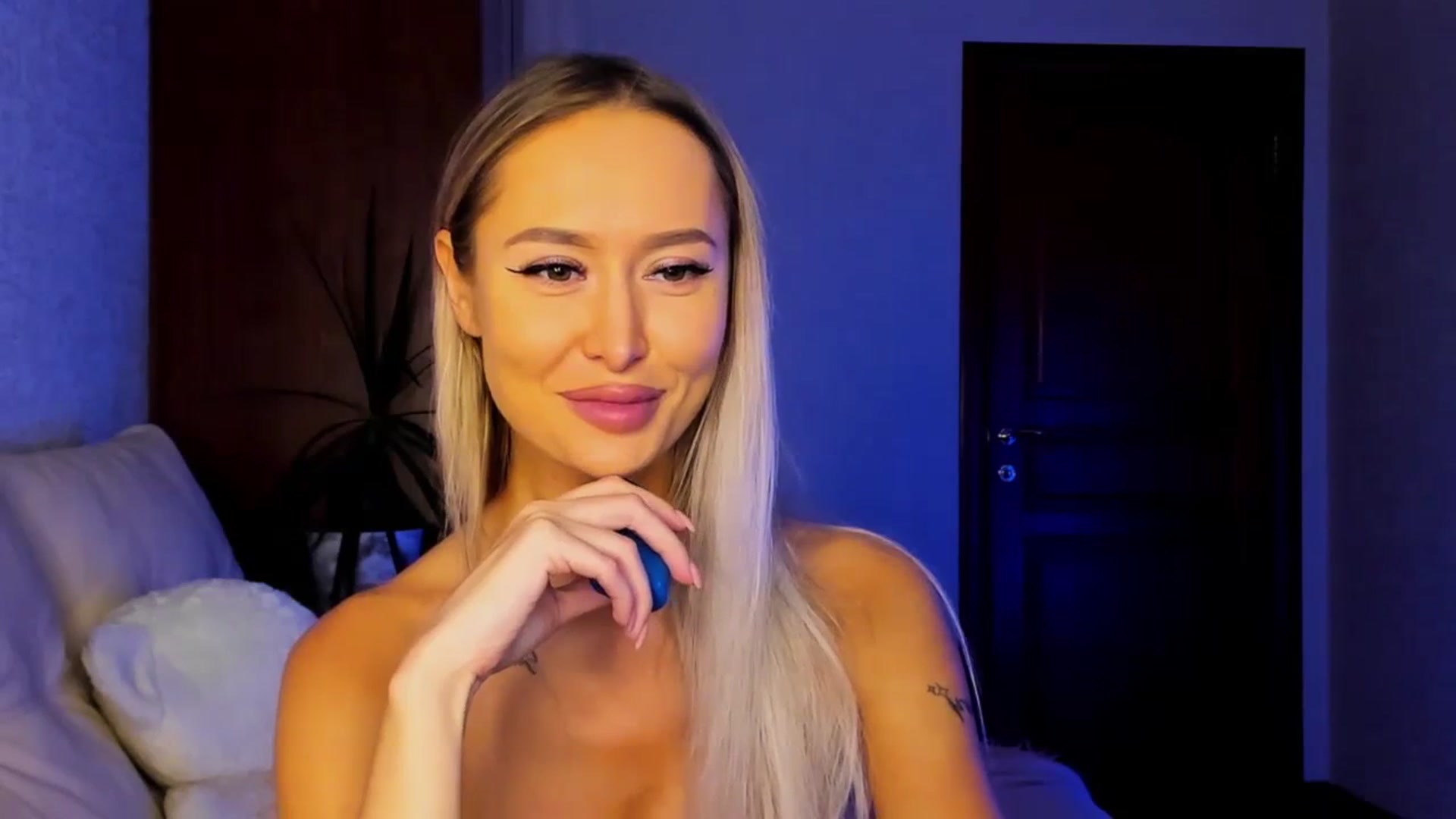 Gallery image thumbnail from MarySweety_'s myfreecams stream on, 09/17/2023, 05:53 image 17 of 20