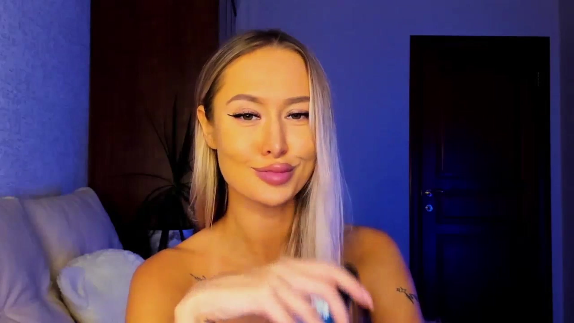 Gallery image thumbnail from MarySweety_'s myfreecams stream on, 09/17/2023, 05:53 image 14 of 20