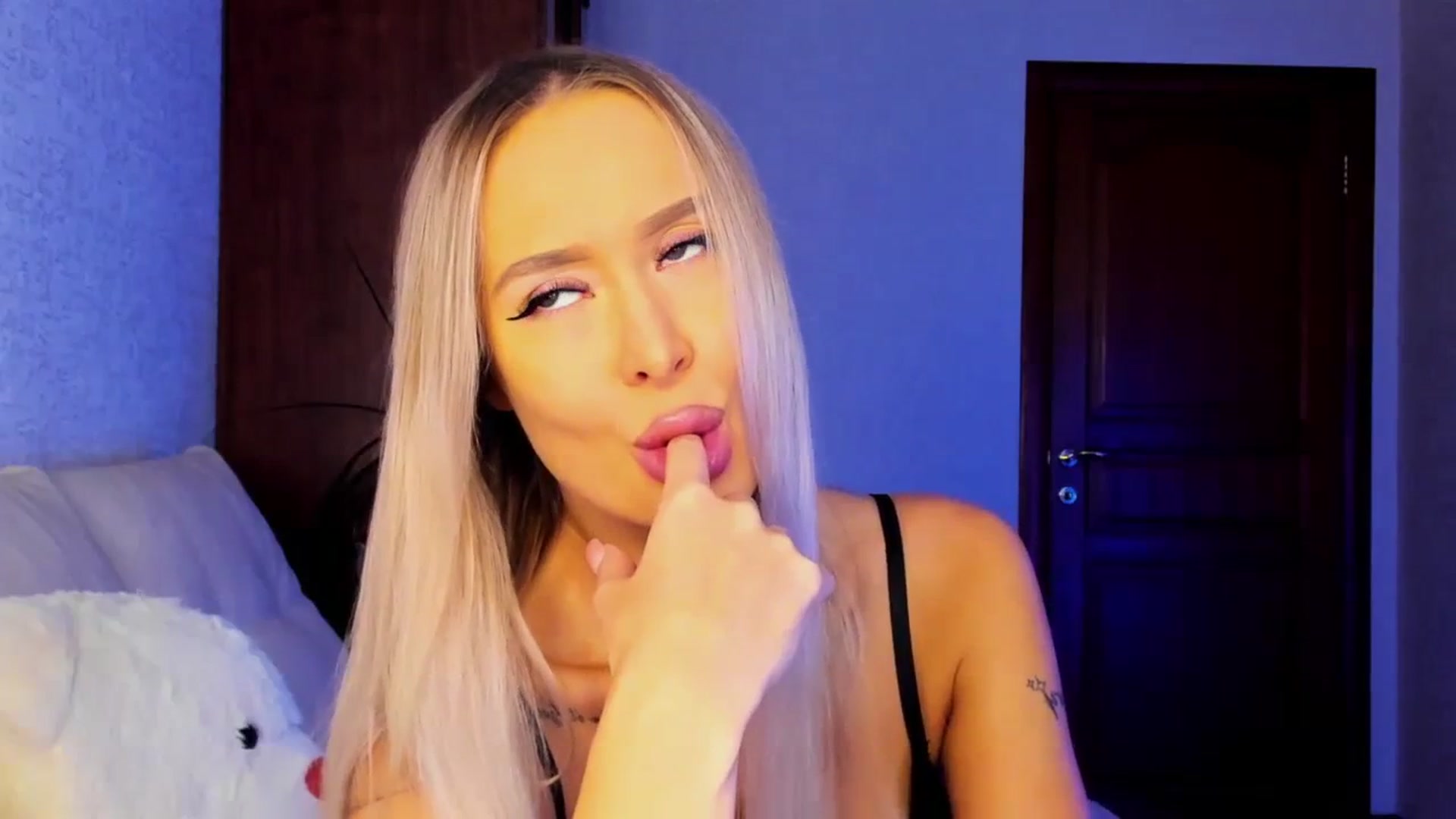 Gallery image thumbnail from MarySweety_'s myfreecams stream on, 09/19/2023, 07:13 image 9 of 20