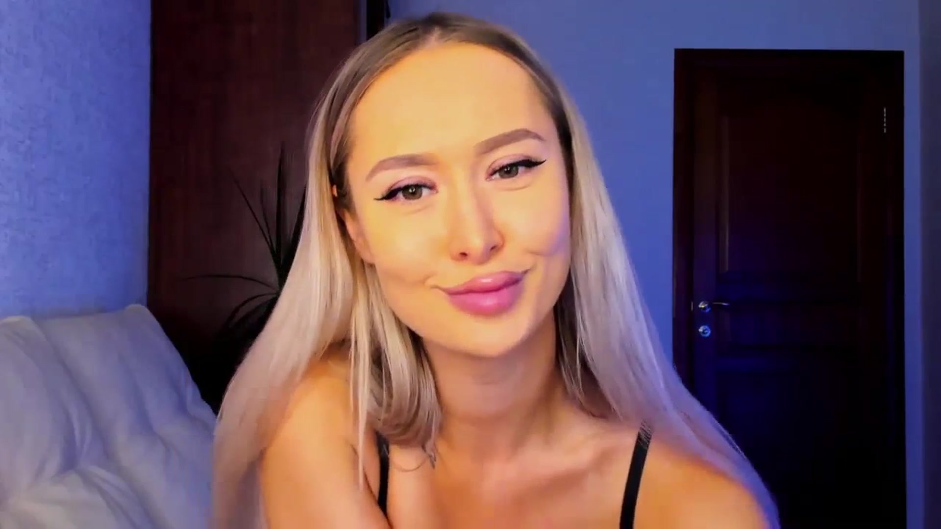 Gallery image thumbnail from MarySweety_'s myfreecams stream on, 09/19/2023, 07:14 image 18 of 20