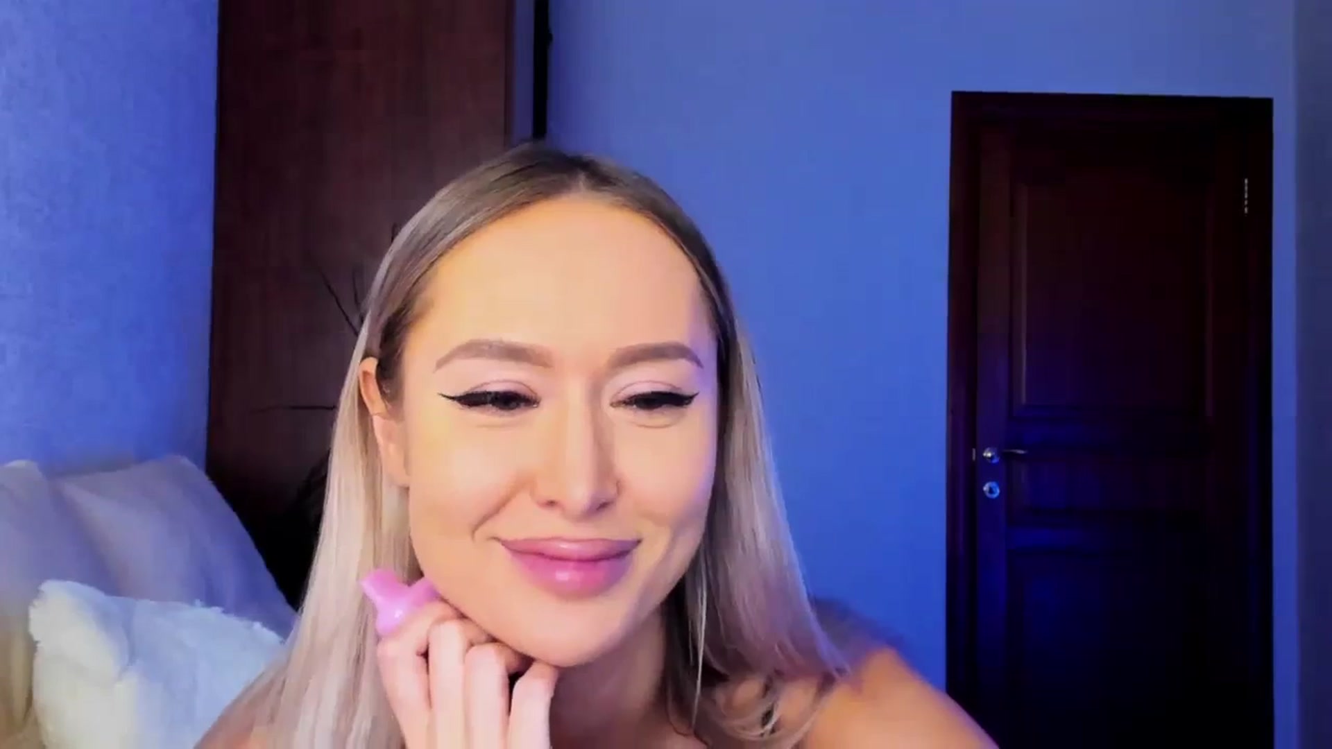 Gallery image thumbnail from MarySweety_'s myfreecams stream on, 09/26/2023, 04:55 image 12 of 20