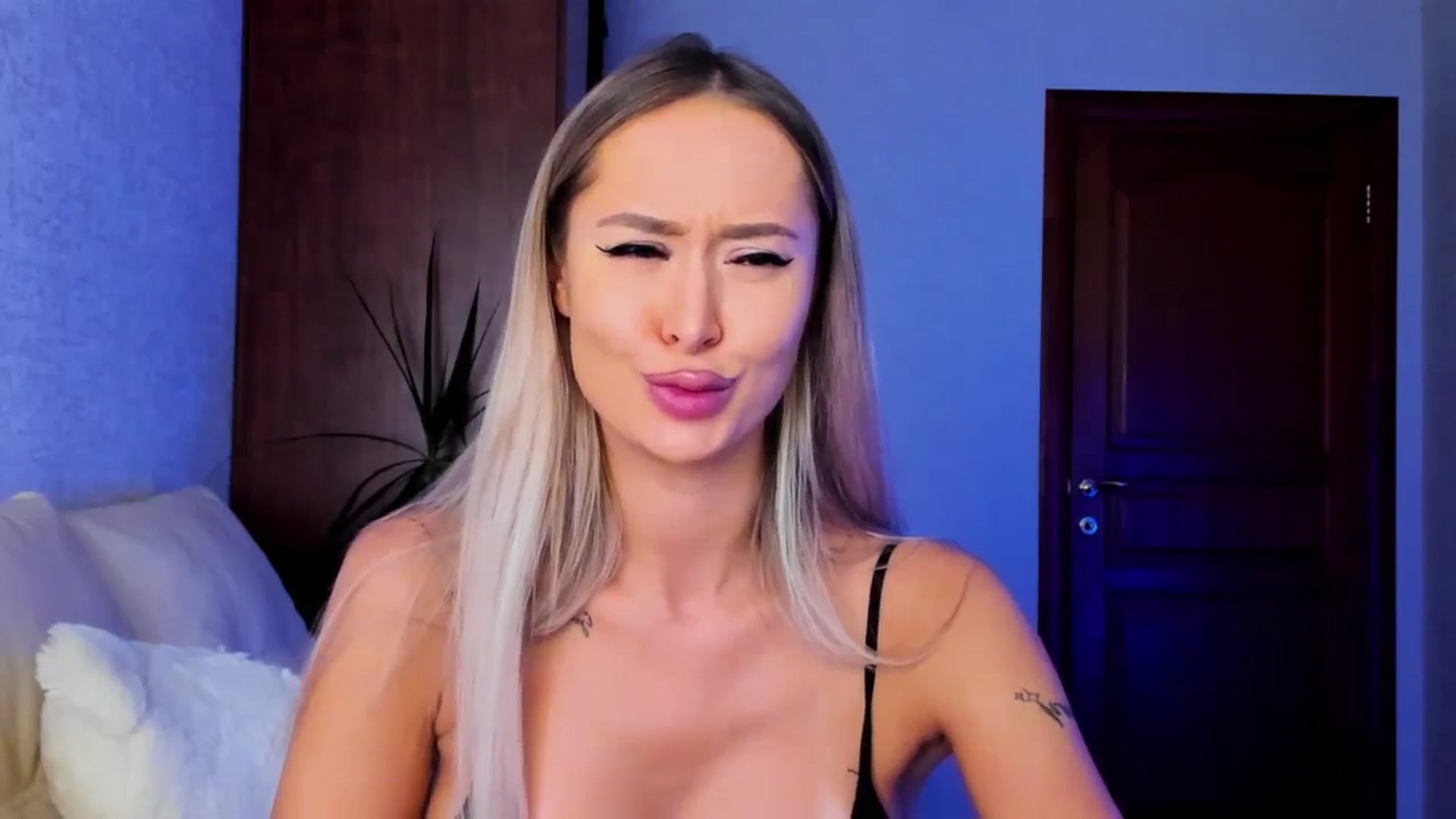 Gallery image thumbnail from MarySweety_'s myfreecams stream on, 09/26/2023, 04:55 image 9 of 20