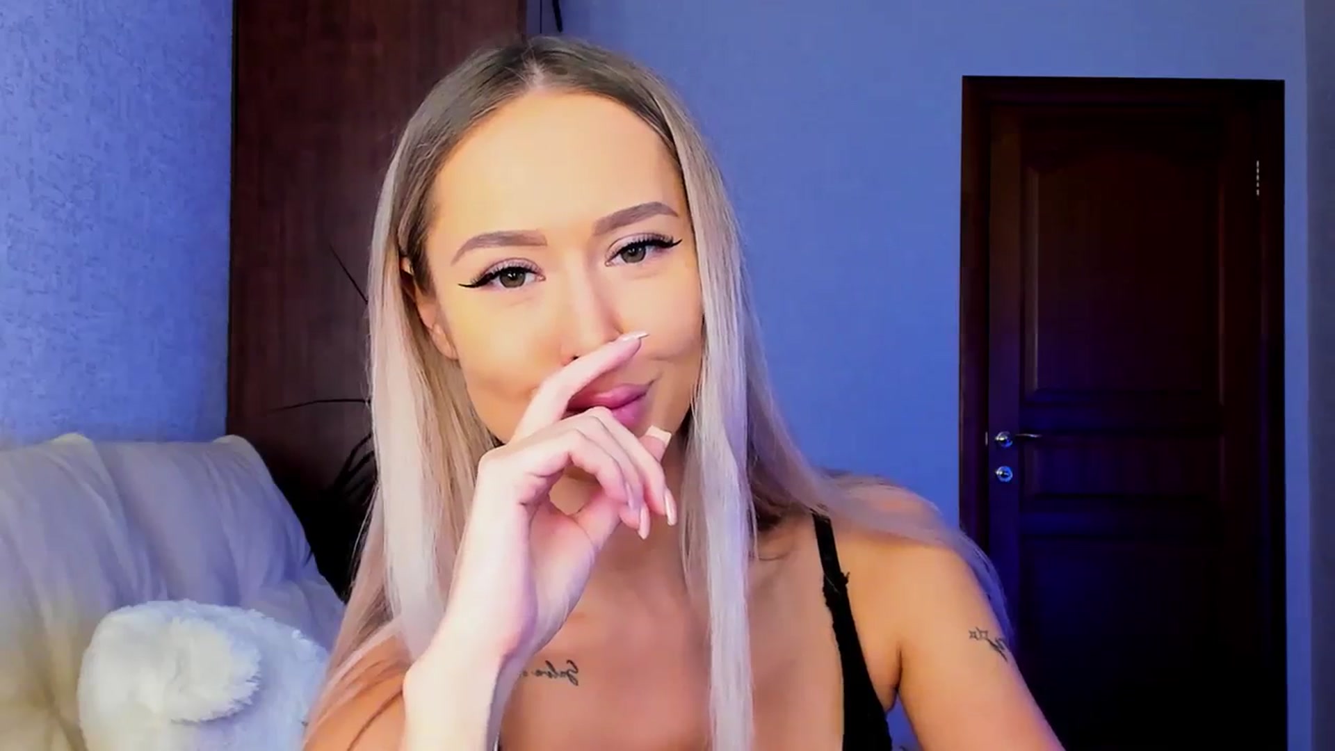 Gallery image thumbnail from MarySweety_'s myfreecams stream on, 10/03/2023, 04:10 image 3 of 20