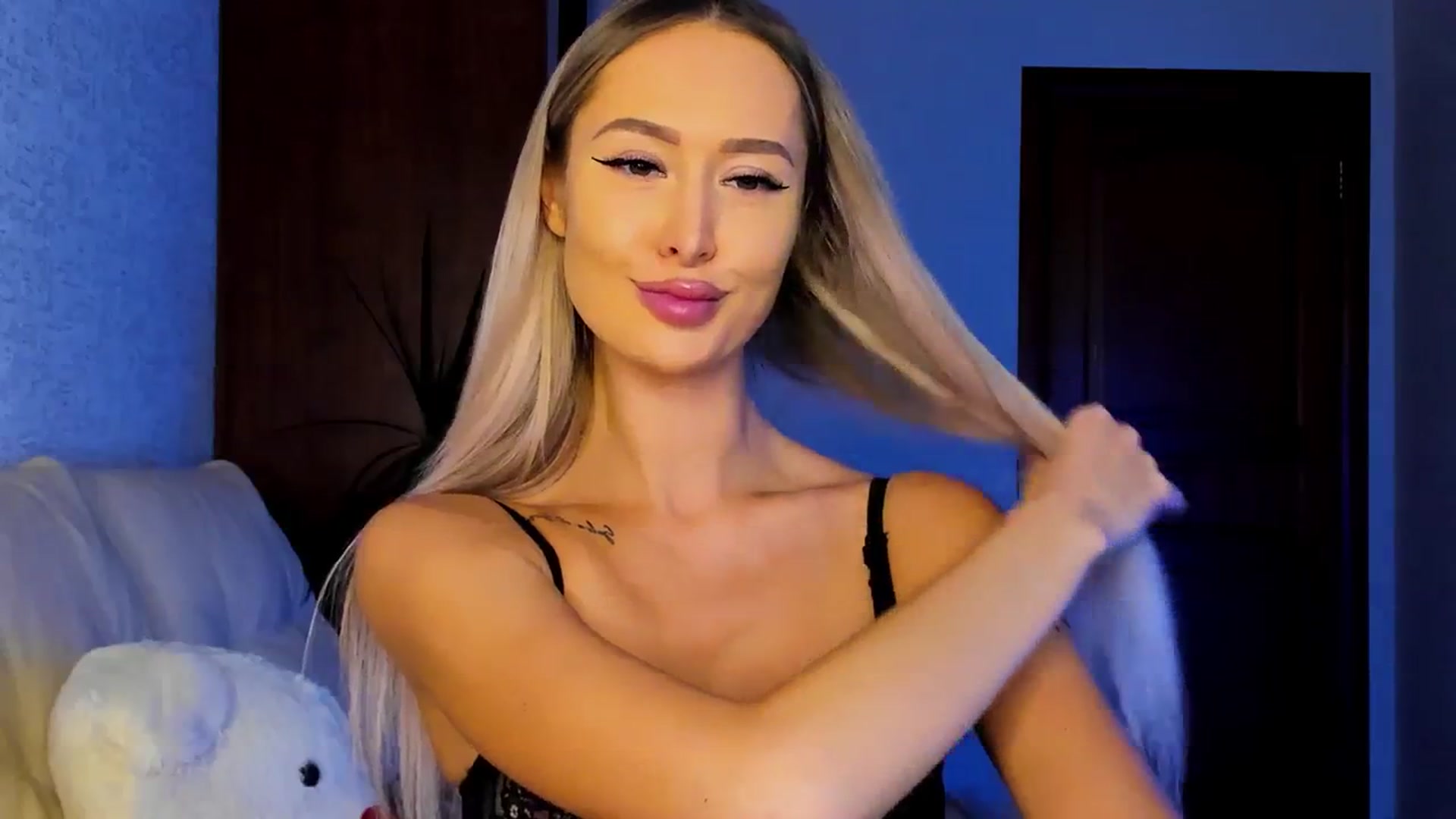 Gallery image thumbnail from MarySweety_'s myfreecams stream on, 10/03/2023, 05:52 image 10 of 20